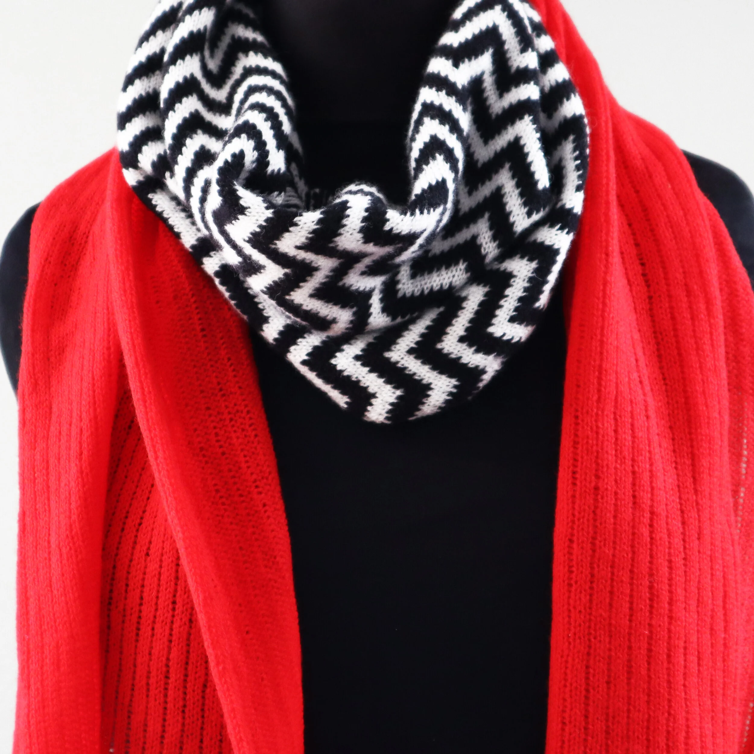 red room scarf 2.jpg