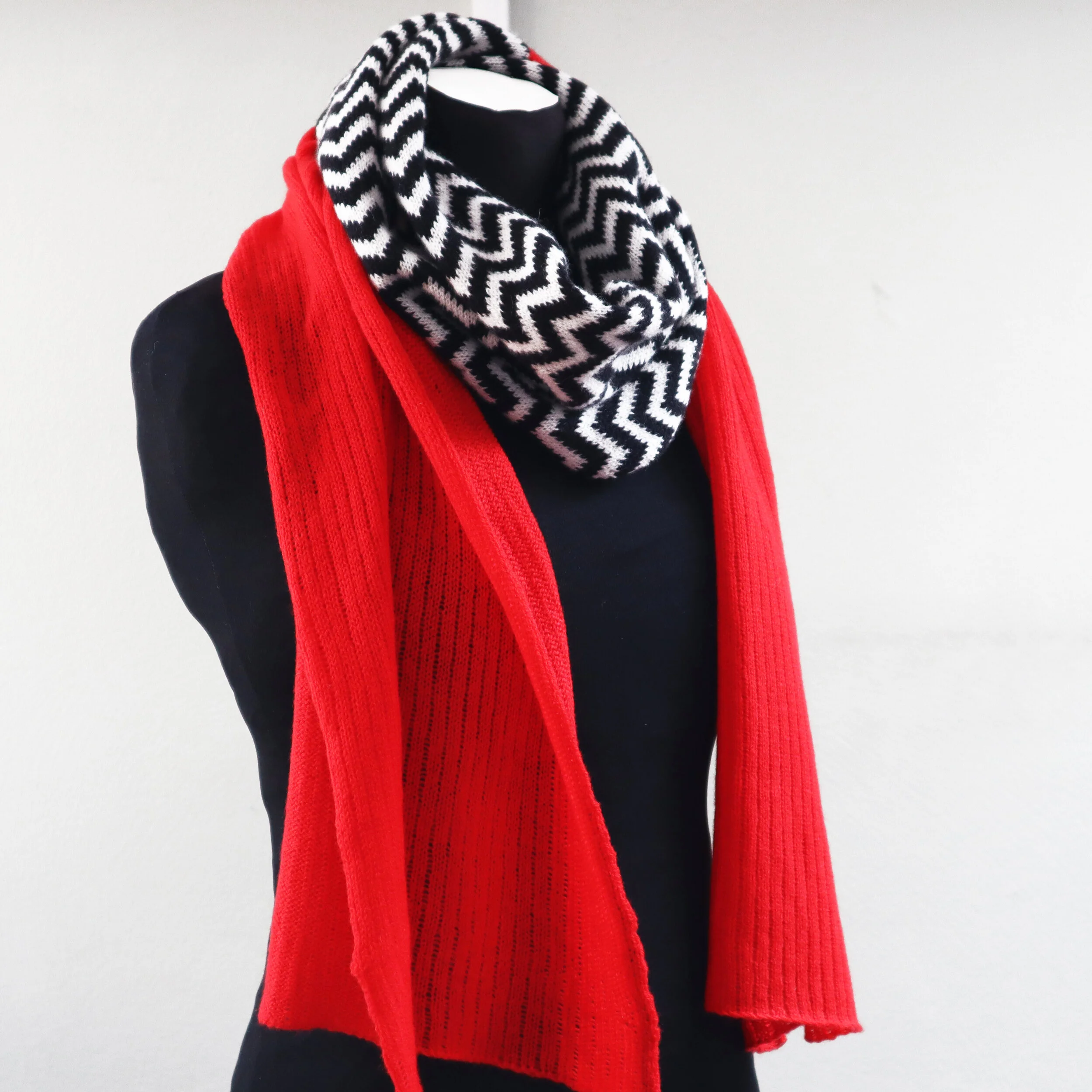 red room scarf 1.jpg