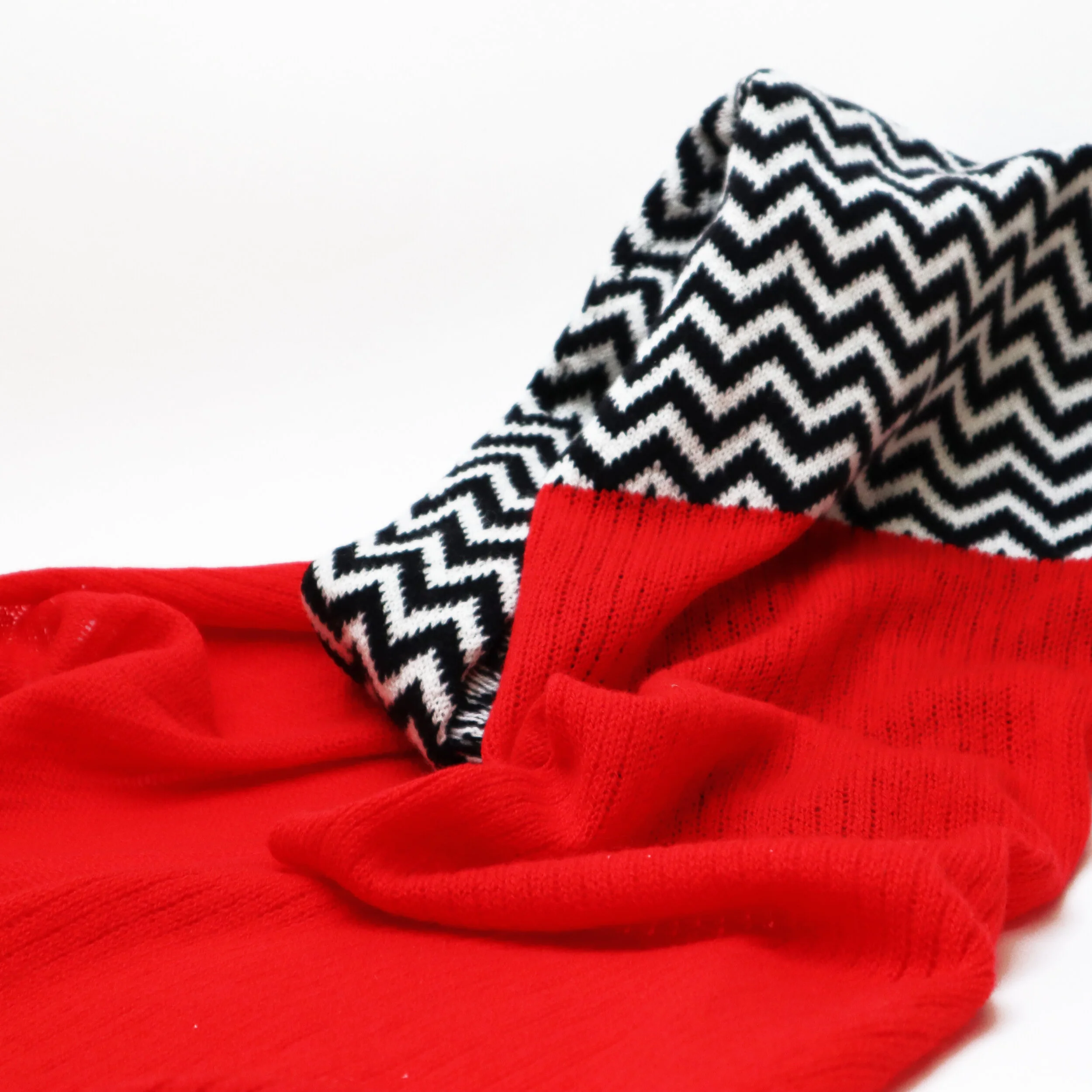 red room scarf 3.jpg