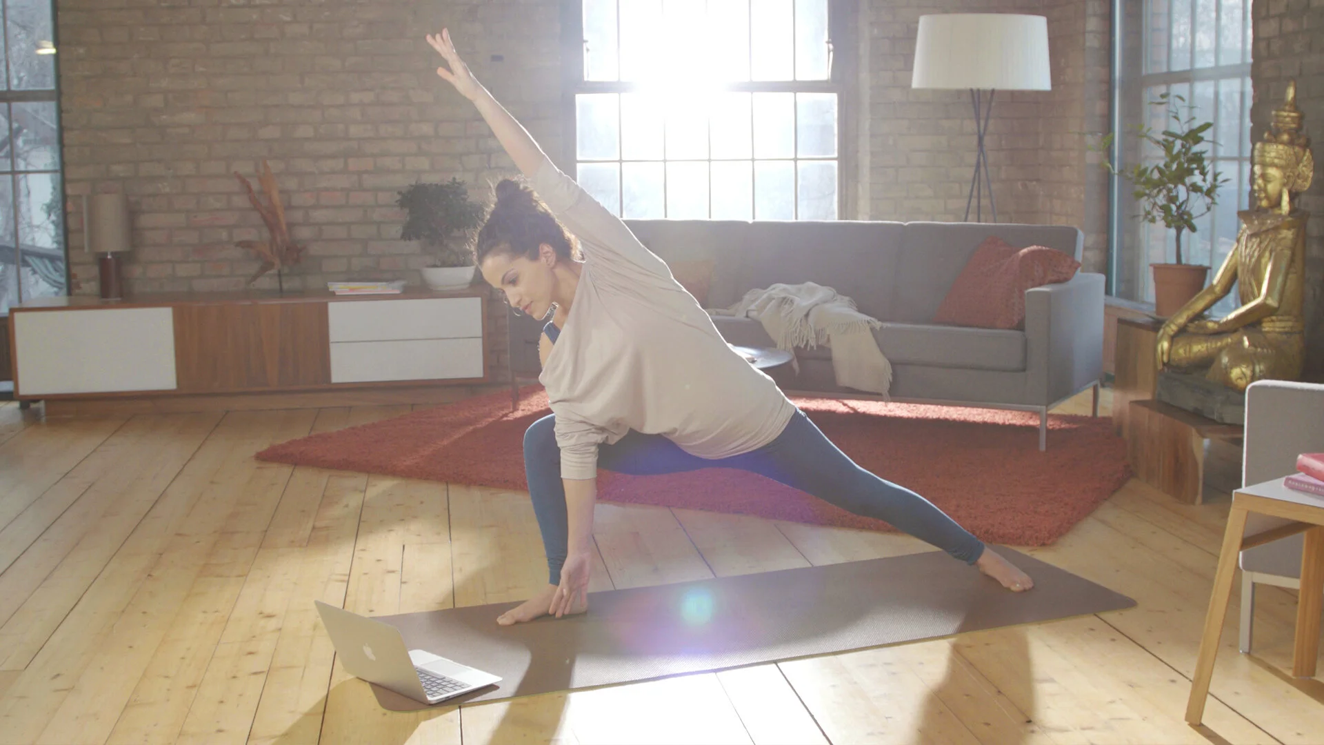 YogaMeHome_parshvakonasana.jpg