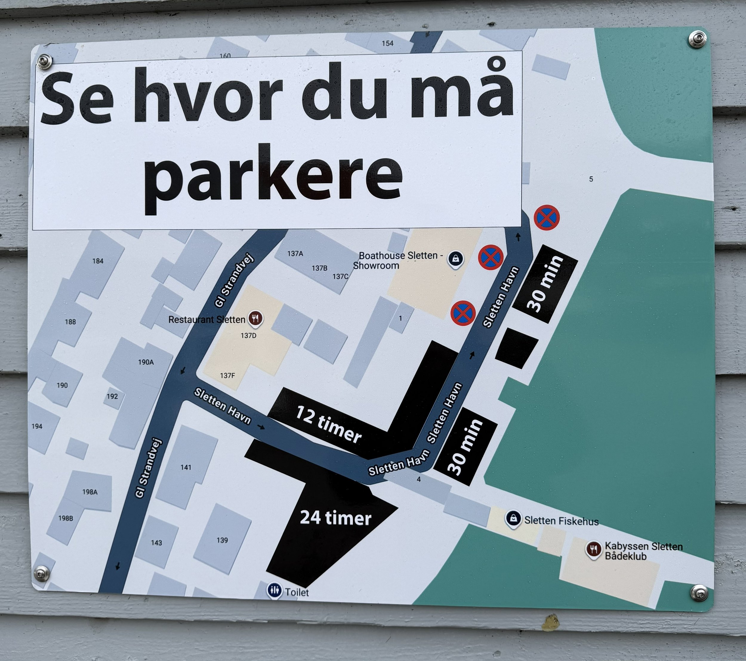 Parkering på havnen - følg skiltene