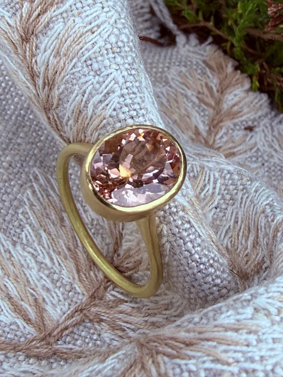 Morganite 18ct yellow gold engagement ring