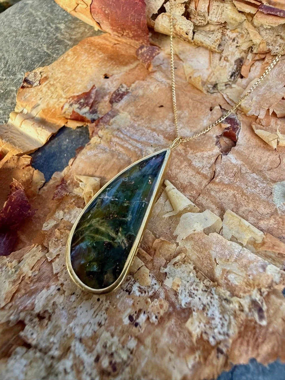 18ct gold pendant opalised indonesian wood green pendant unusual pendant gift new forest jewellery courses natalia shoutova hampshire jewellery courses