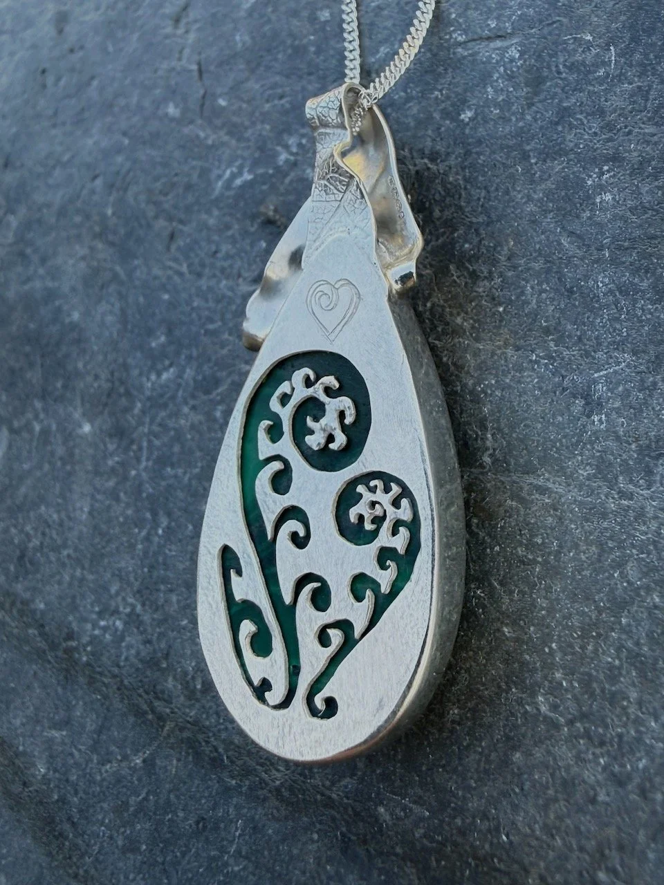 fiddlestick fern malachite silver pendant heart natalia shoutova lightwave jewellery new forest jewellery courses