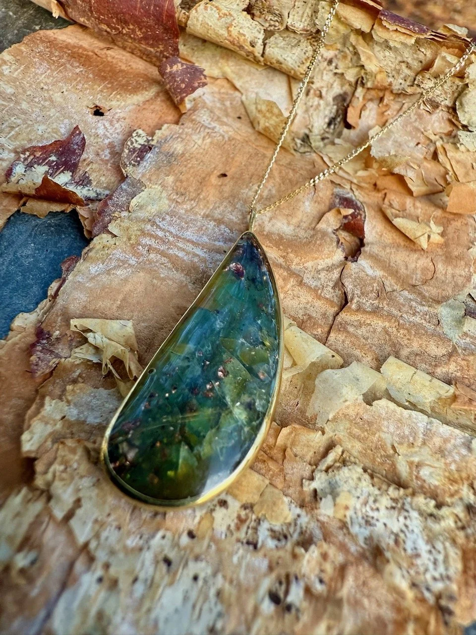 18ct gold pendant opalised indonesian wood green pendant unusual pendant gift new forest jewellery courses natalia shoutova hampshire jewellery courses