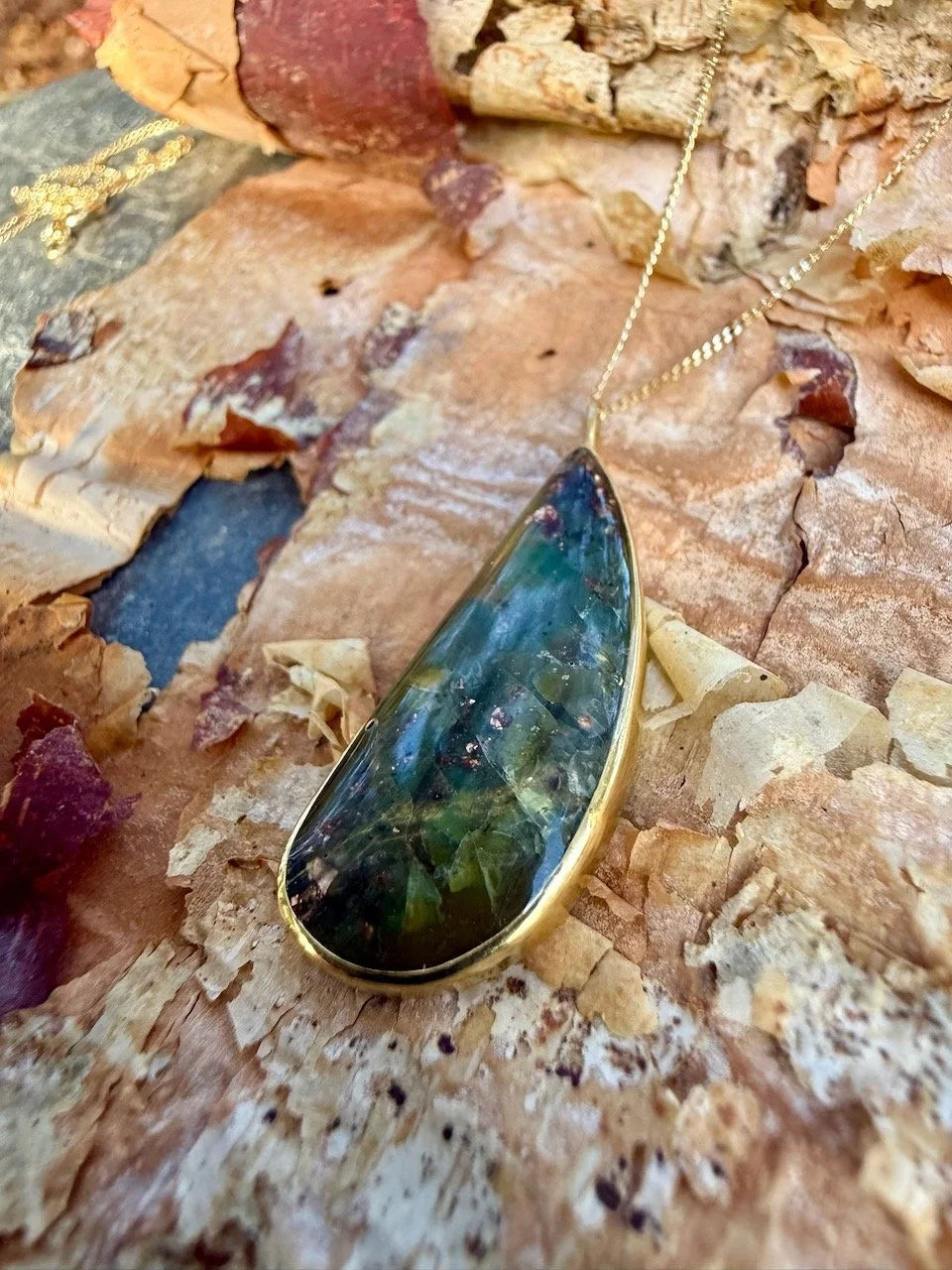 18ct gold pendant opalised indonesian wood green pendant unusual pendant gift new forest jewellery courses natalia shoutova hampshire jewellery courses