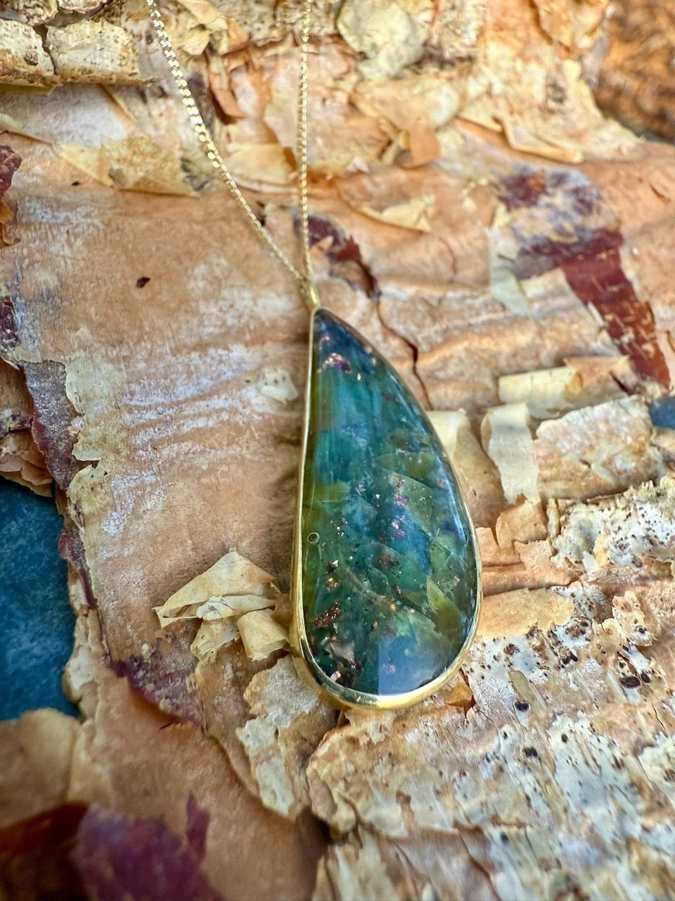 18ct gold pendant opalised indonesian wood green pendant unusual pendant gift new forest jewellery courses natalia shoutova hampshire jewellery courses