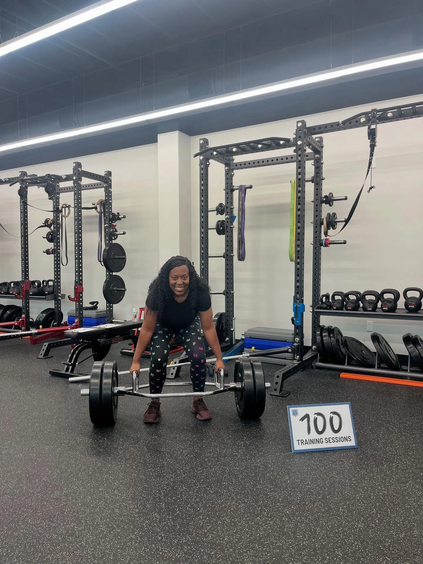 🎉 100 Training sessions for Venetcia! 🎉 Venetcia gets AFTER IT in the gym, and it’s a lot of fun coaching her. She’s strong as hell and is always trying to get better.
She started training with us when we had our gym in our garage, and