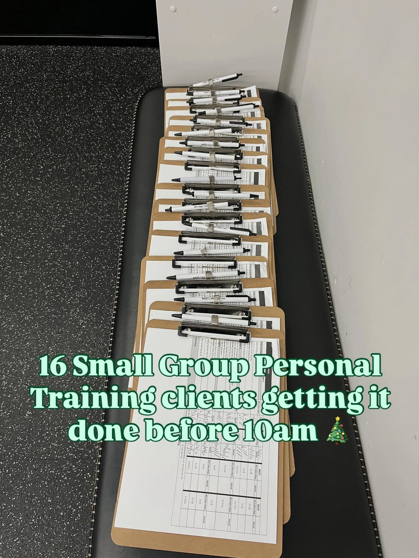 Are you training today? 🎄🎅

#brenwoodca #brentwoodcalifornia #ilovebrentwood #betterinbrentwood #smallgrouppersonaltraining #semiprivatetraining #strengthtraining #personaltraining #personaltrainer