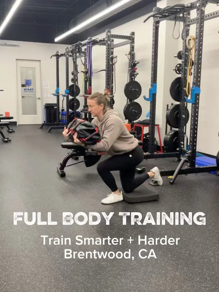 Nothing beats full body training 💪

Here&rsquo;s what I was able to get done in ~45 minutes&hellip;

Warm Up
👉 Foam roll
👉 Dynamic stretching + mobility
👉 Hand/eye and balance work with tennis ball

Power Development + Movement Prep x 3 sets (🙈v