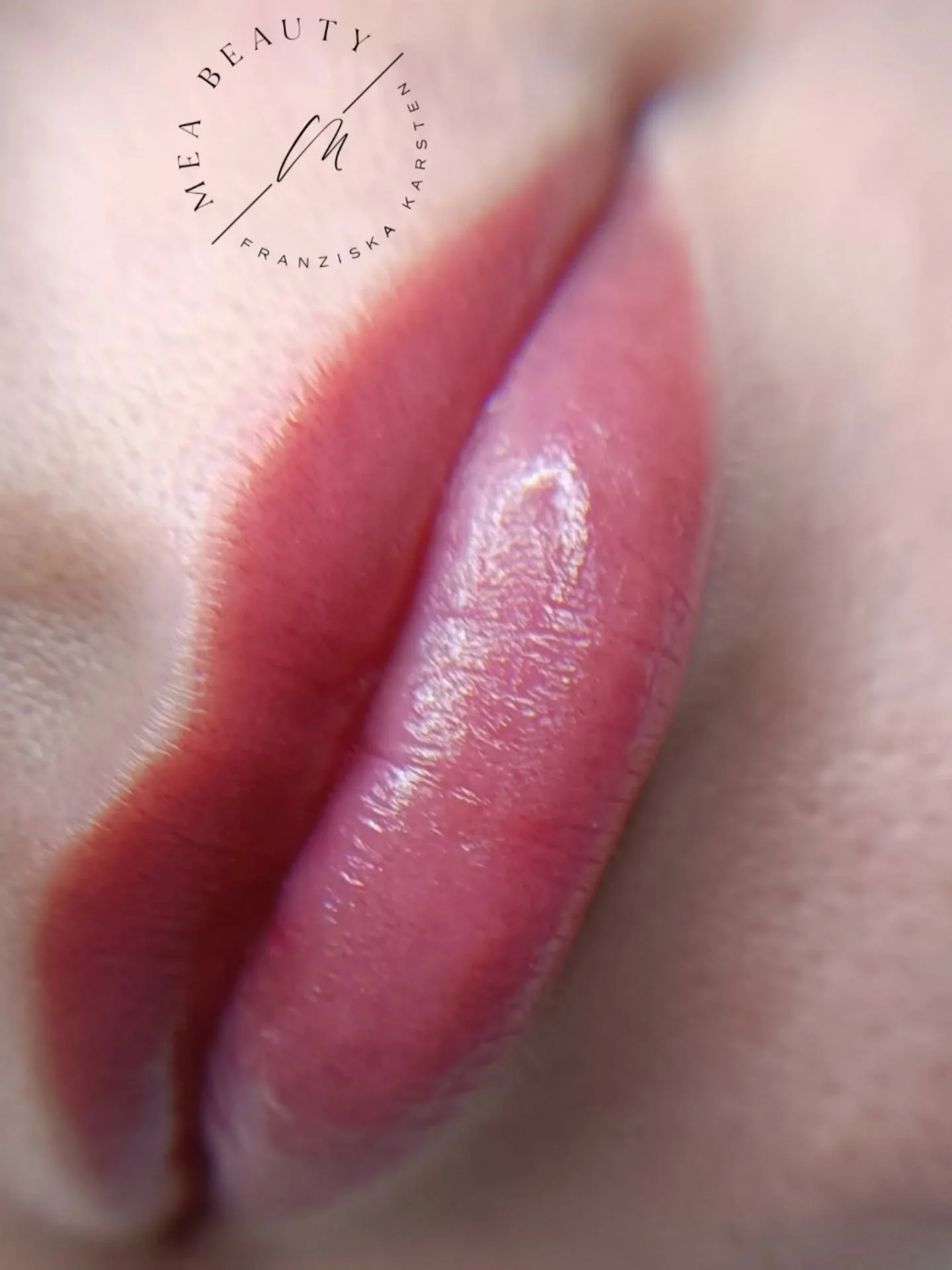 Wir lieben lieben lieben Lippen.

Nat&uuml;rliche, soft betonte, zart akzentuierte, ausdrucksstarke Lippen. 

So vielf&auml;ltig und einzigartig Lippen sind, so individuell sind die Geschm&auml;cker und ganz genau so unterschiedlich sind die W&uuml;n