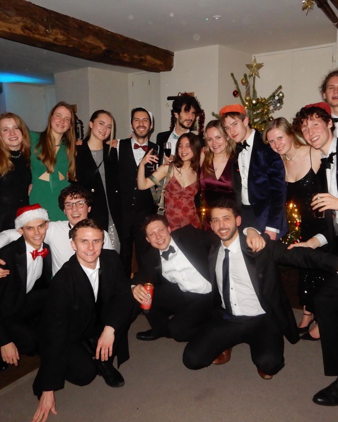 An MCR Christmas, Part II: the celebrating! 🍷
A very merry Christmas to the best MCR in Cambridge ❤️