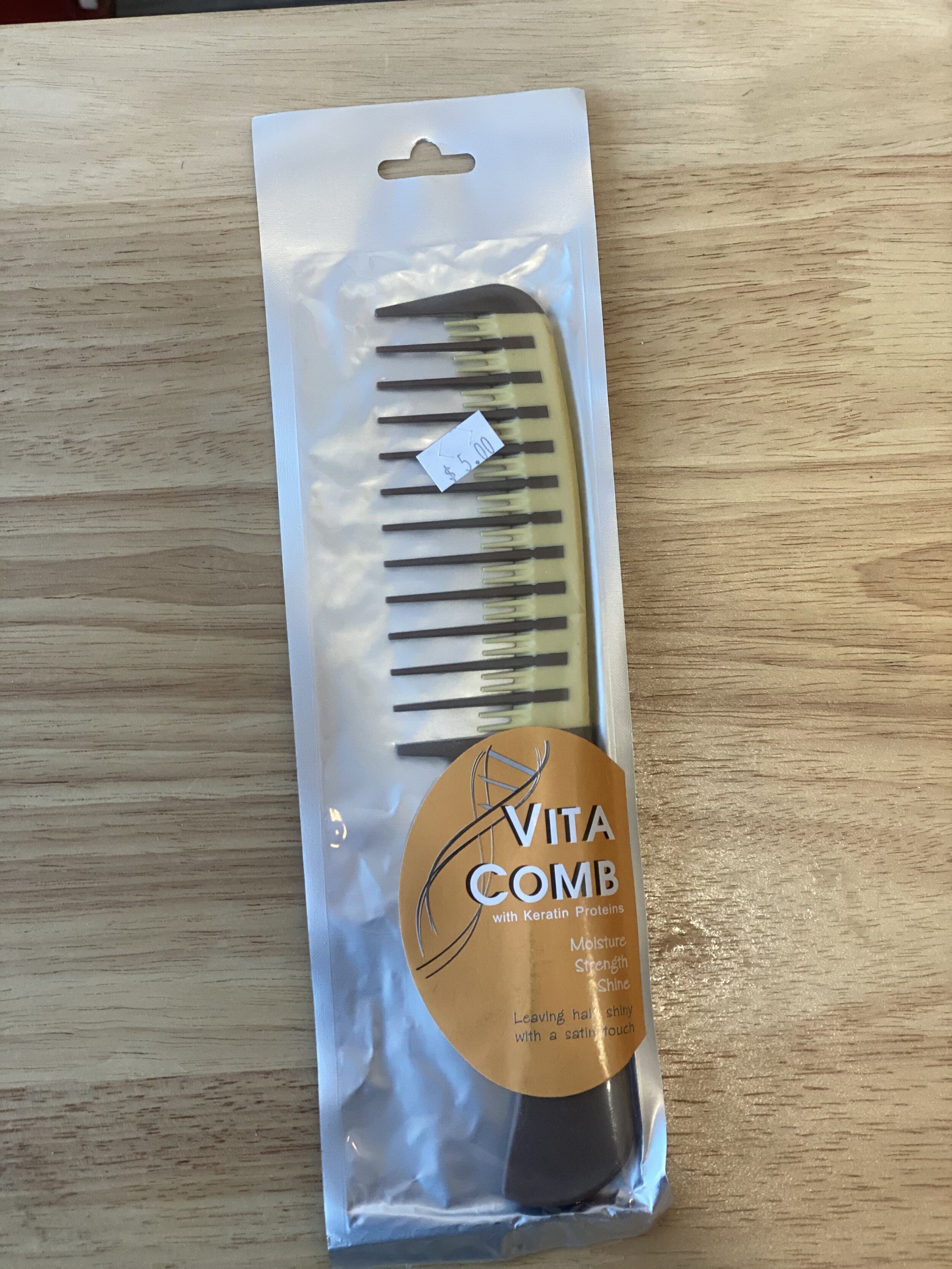 Vita Comb with keratin proteins