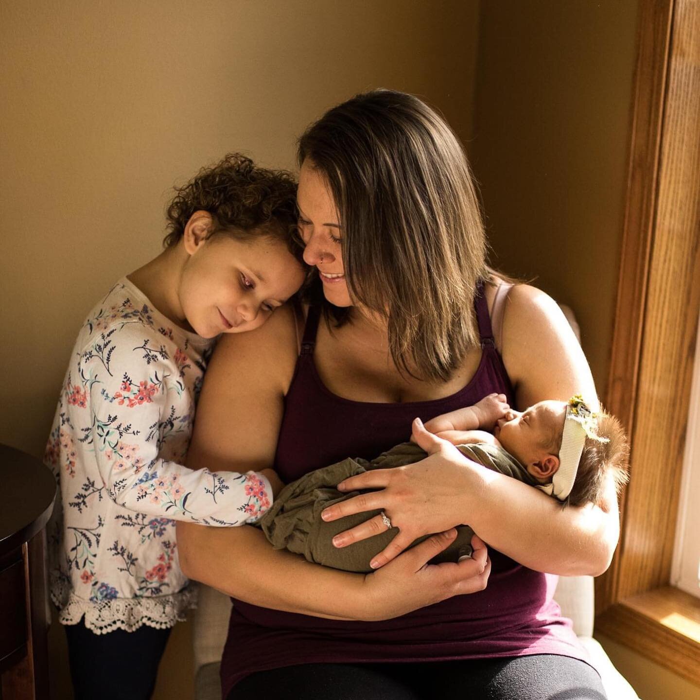 Scroll to the last pic to see my fav from this sneak peek. Newborn sessions are my absolute favorite. These precious moments fade soooo quickly and our littles grow soooo fast. Capture these times to look back and put you right into that moment all o