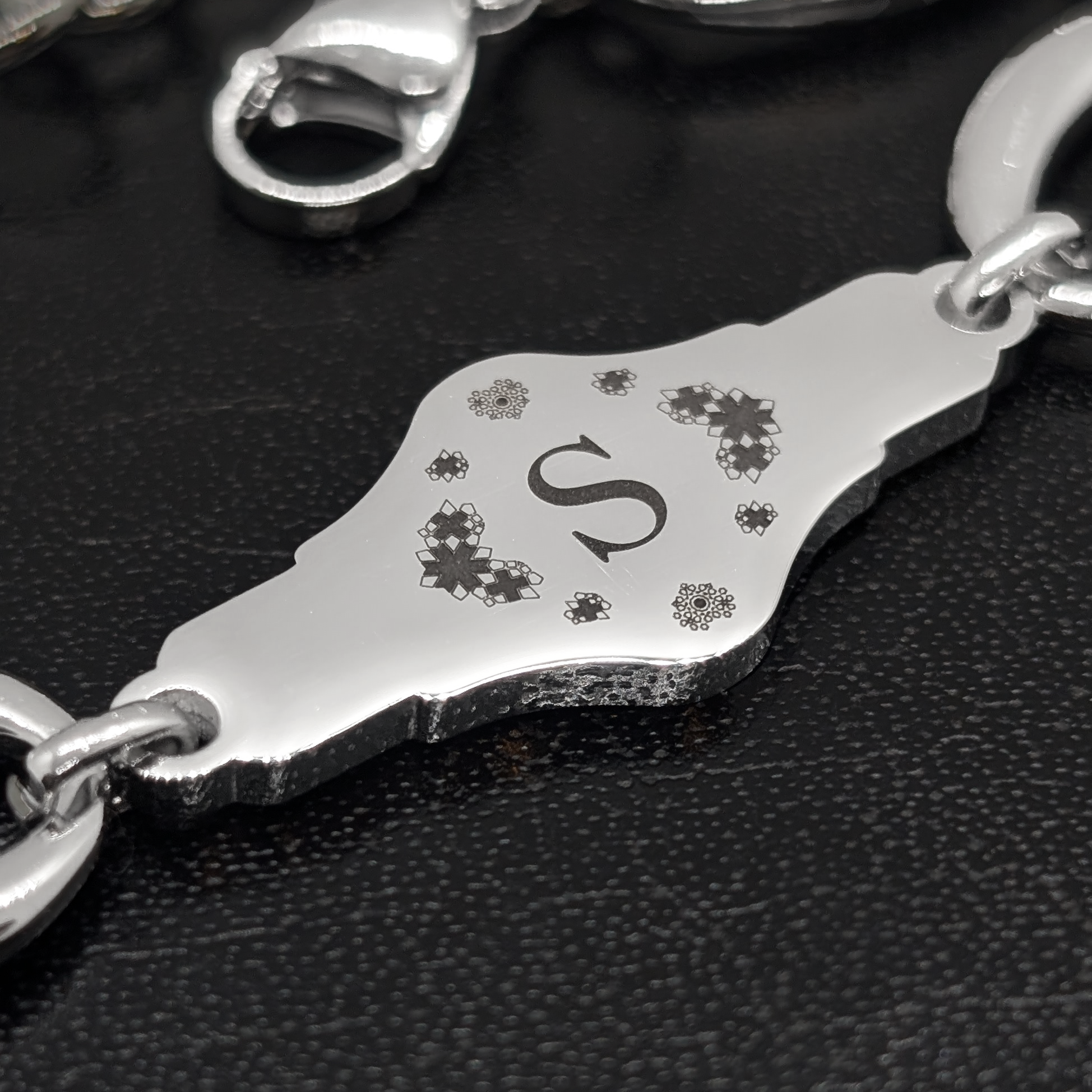 silver hoop chain square close 2.png