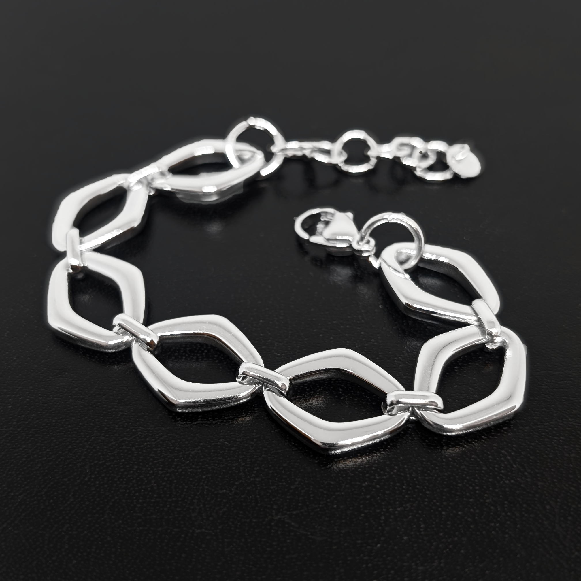 rhombus silver chain only square.png