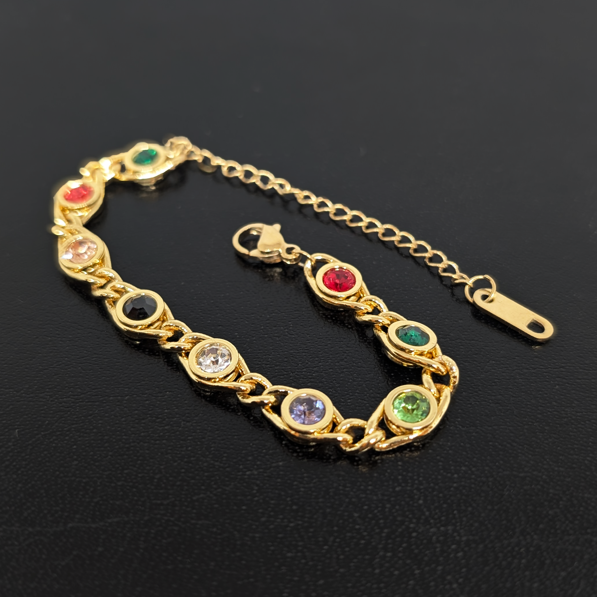 HEAY COLOUR GEMS CHAIN only square.png