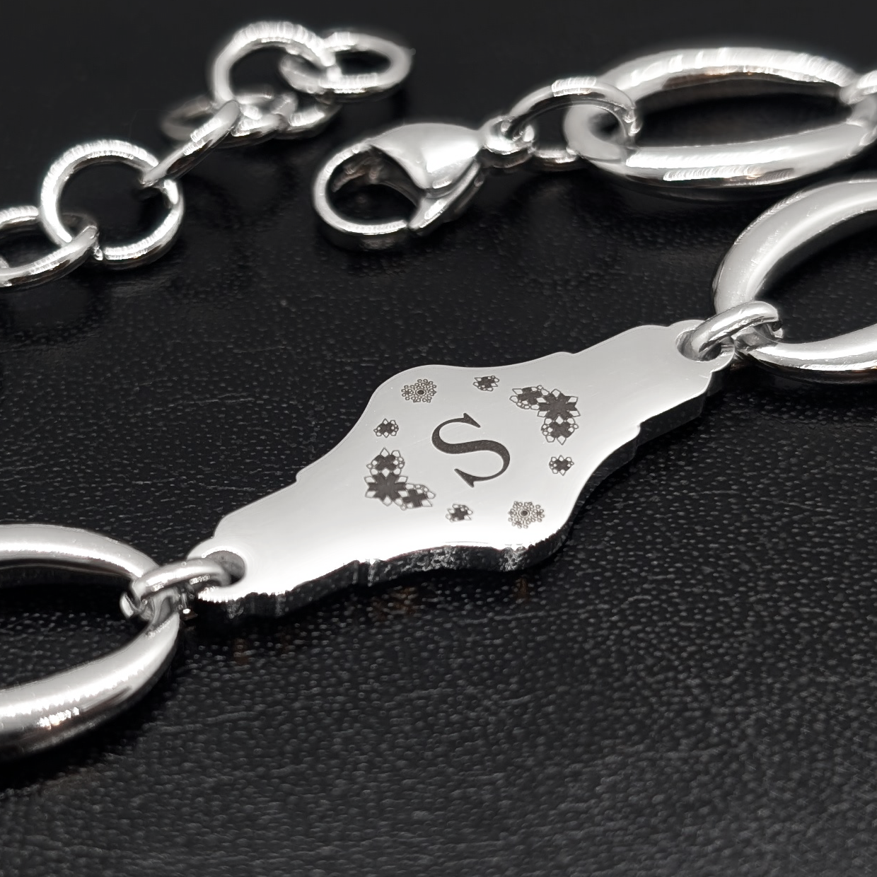 silver hoop chain square close.png