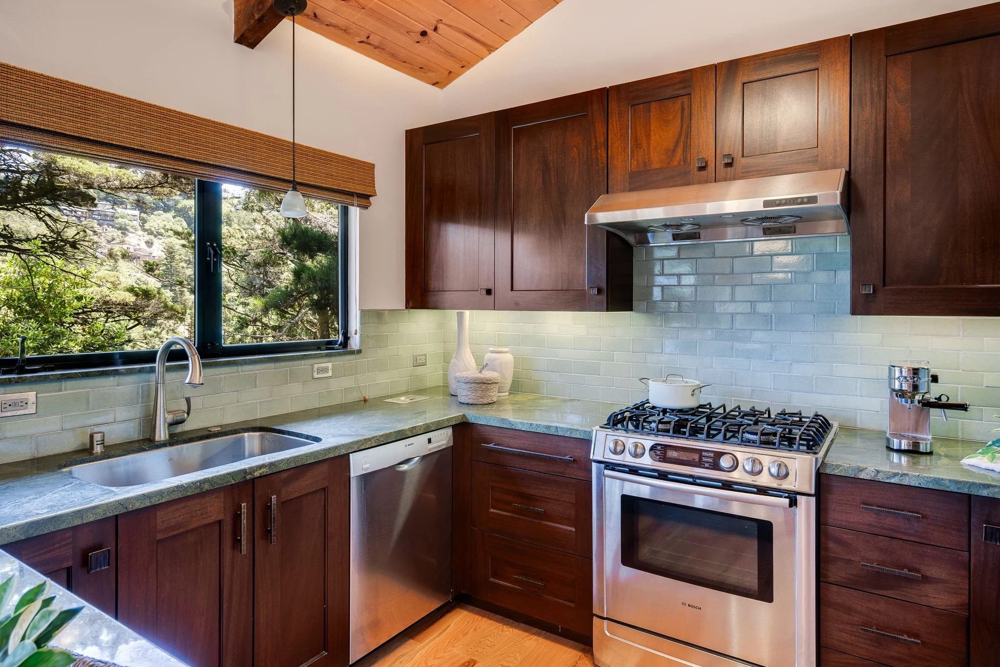 18-web-or-mls-6489 Girvin Dr - Day -18.jpg