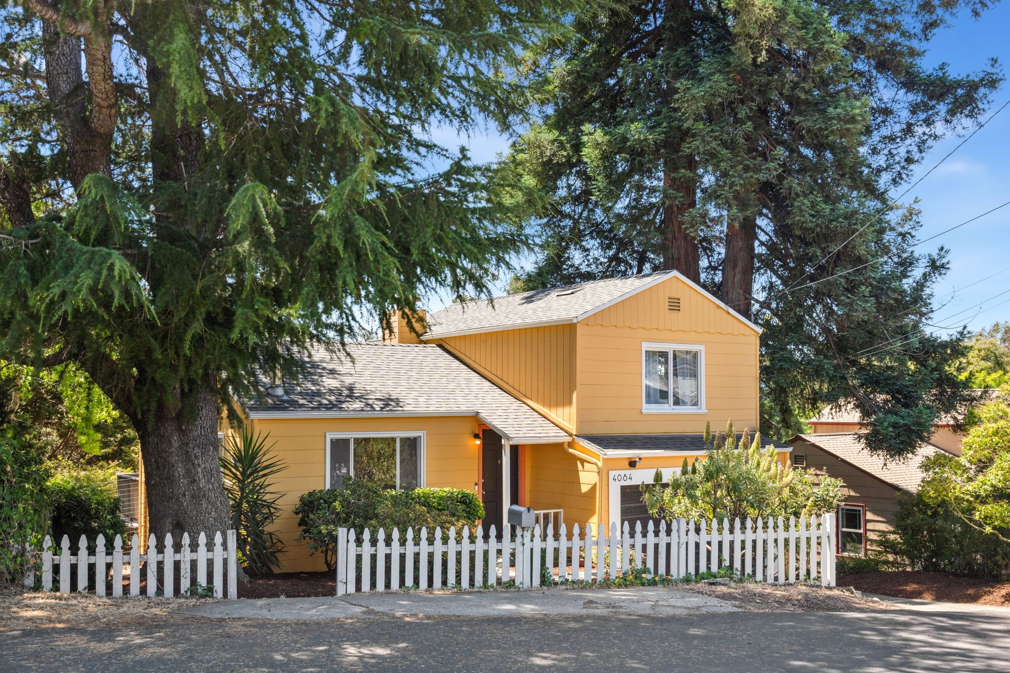 1-web-or-mls-4084 Lambert Rd - DAY-1.jpg