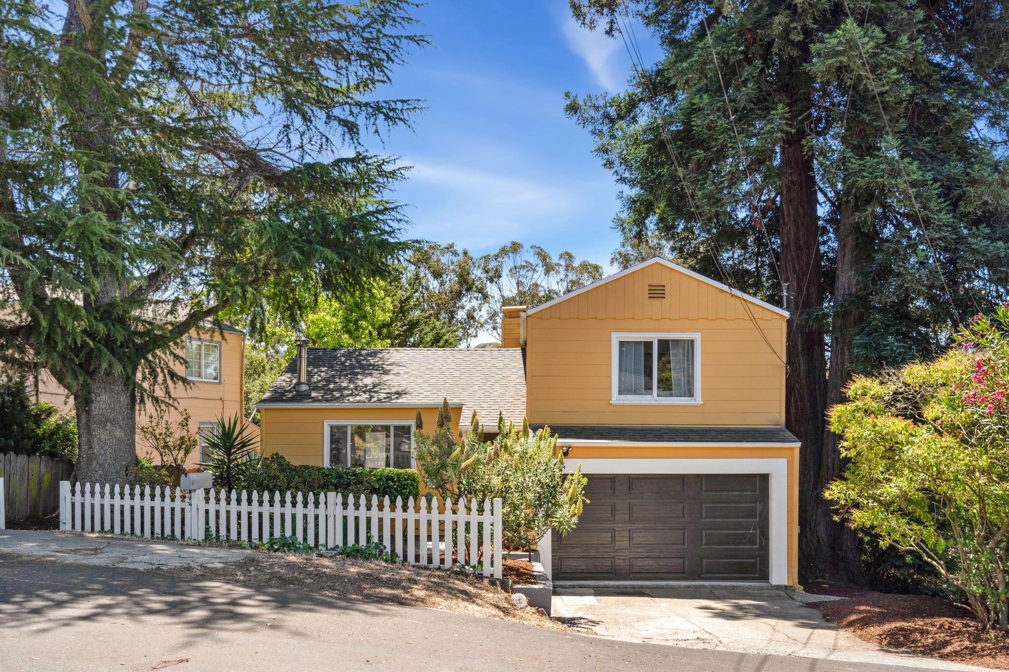 2-web-or-mls-4084 Lambert Rd - DAY-2.jpg