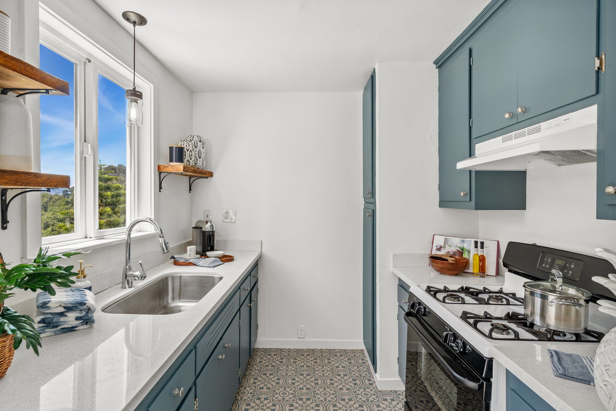 12-web-or-mls-4084 Lambert Rd - DAY-12.jpg