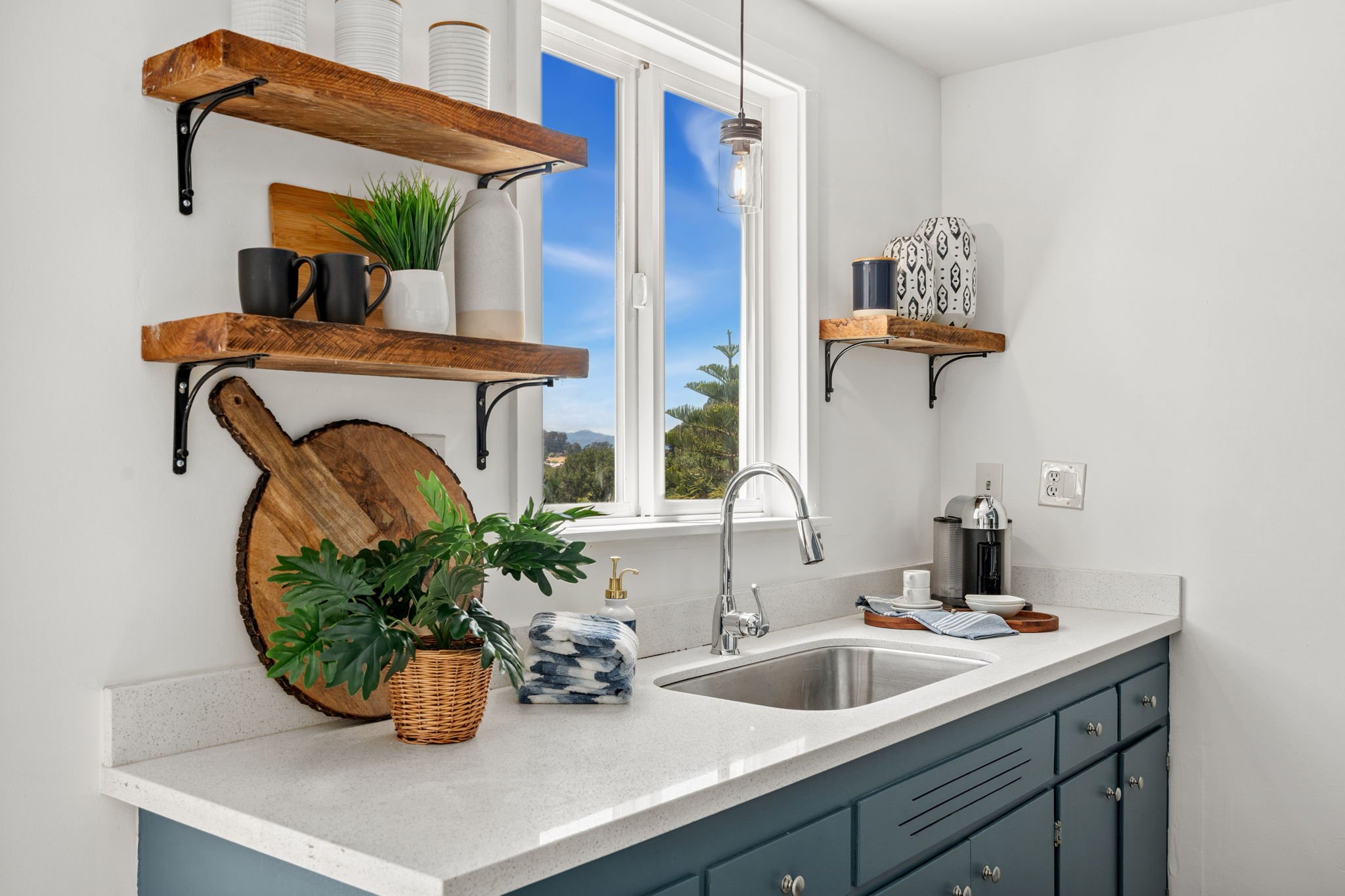 13-web-or-mls-4084 Lambert Rd - DAY-13.jpg