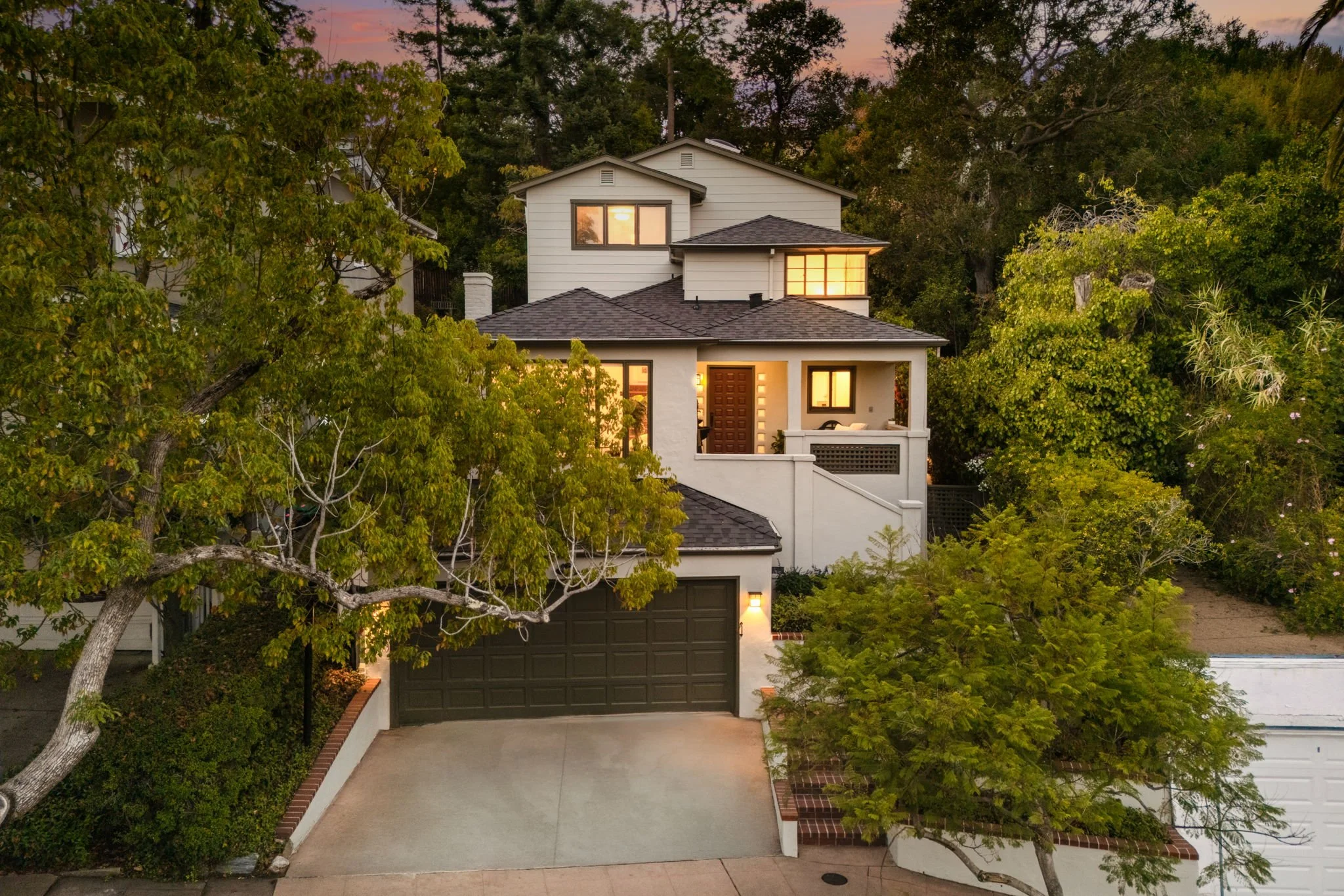 85-web-or-mls-29 Cambridge Way Twilight v2-1.jpg