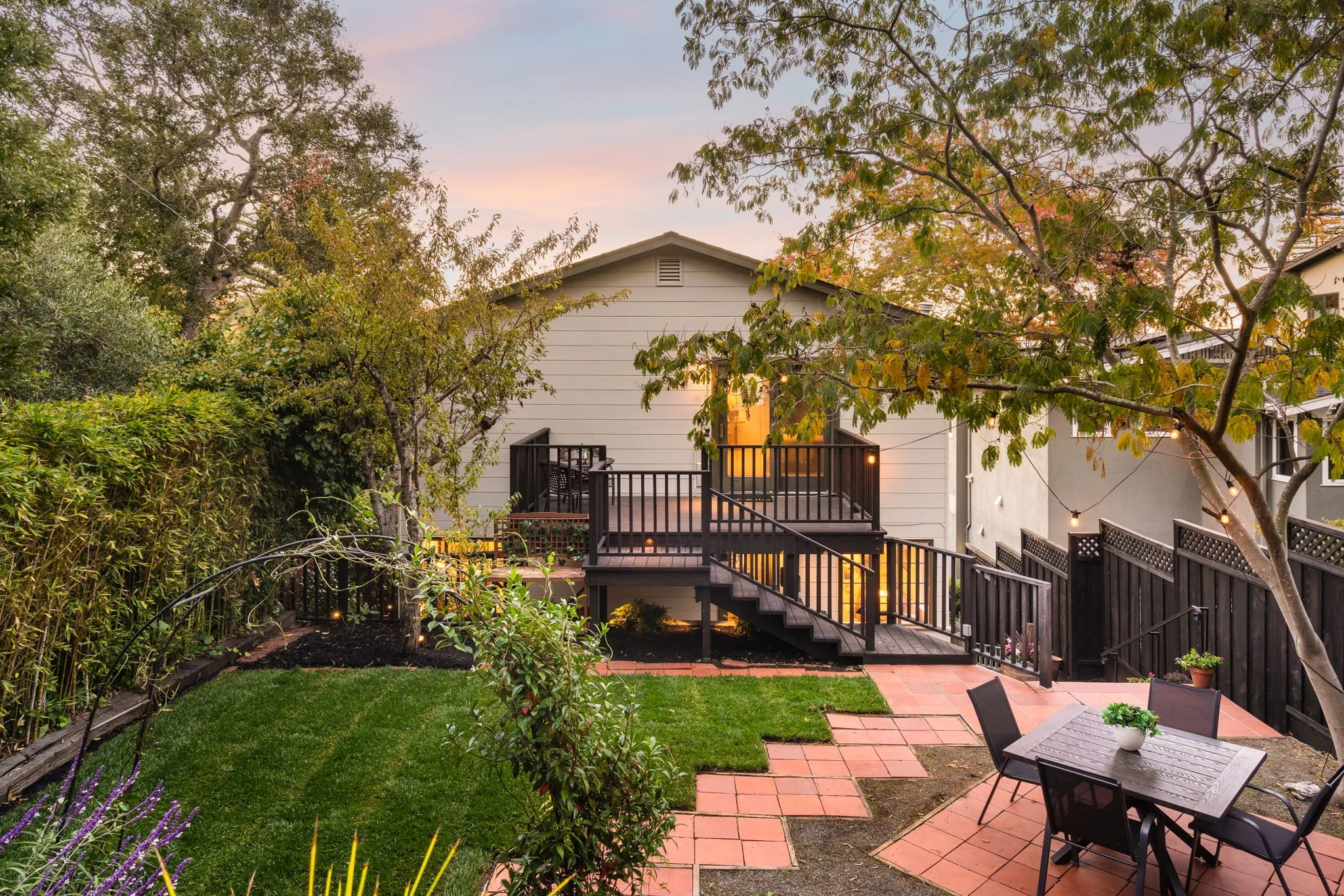 97-web-or-mls-29 Cambridge Way Twilight-8.jpg