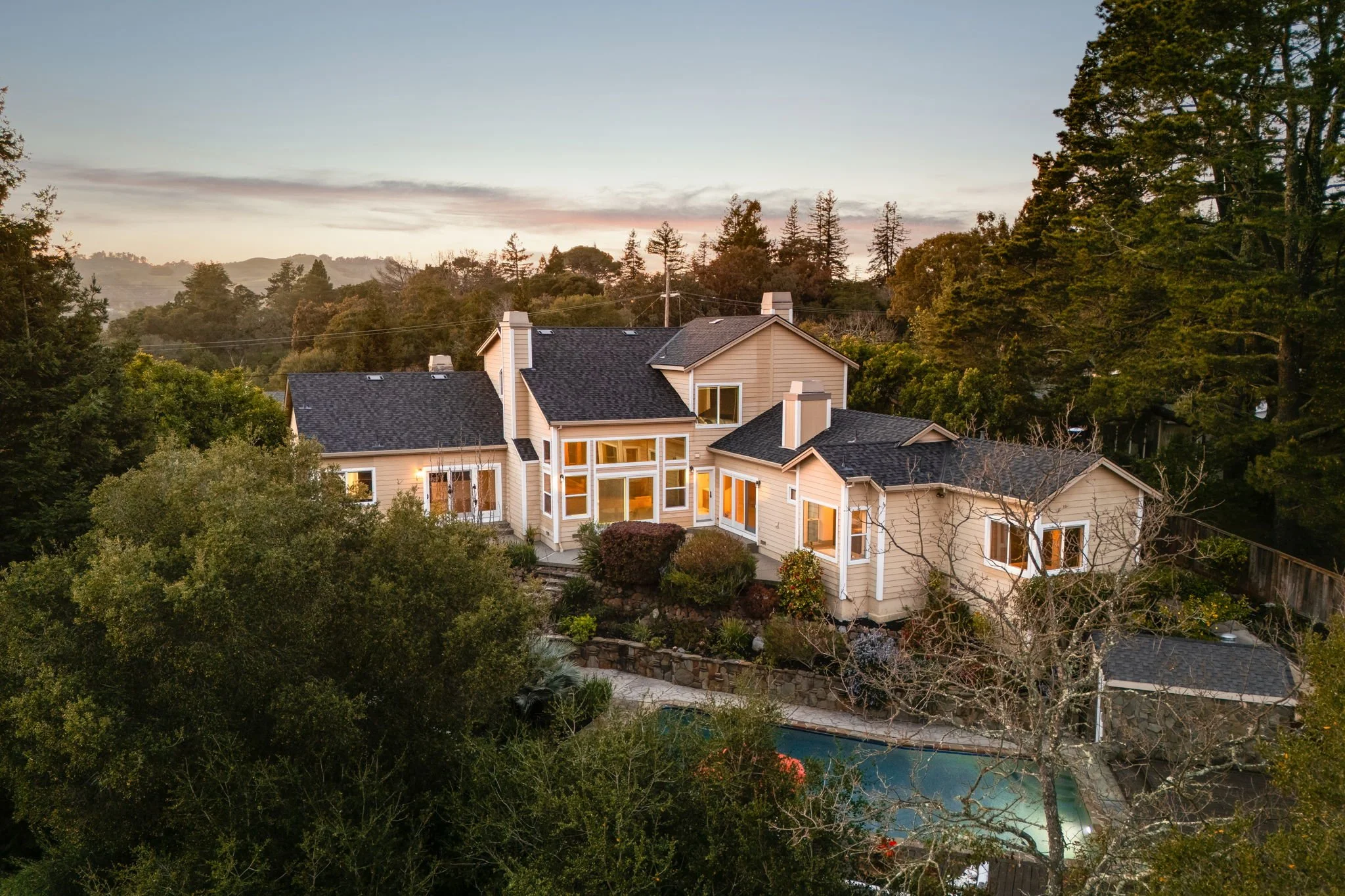 11-web-or-mls-78 Scenic Drive Twilight-11.jpg