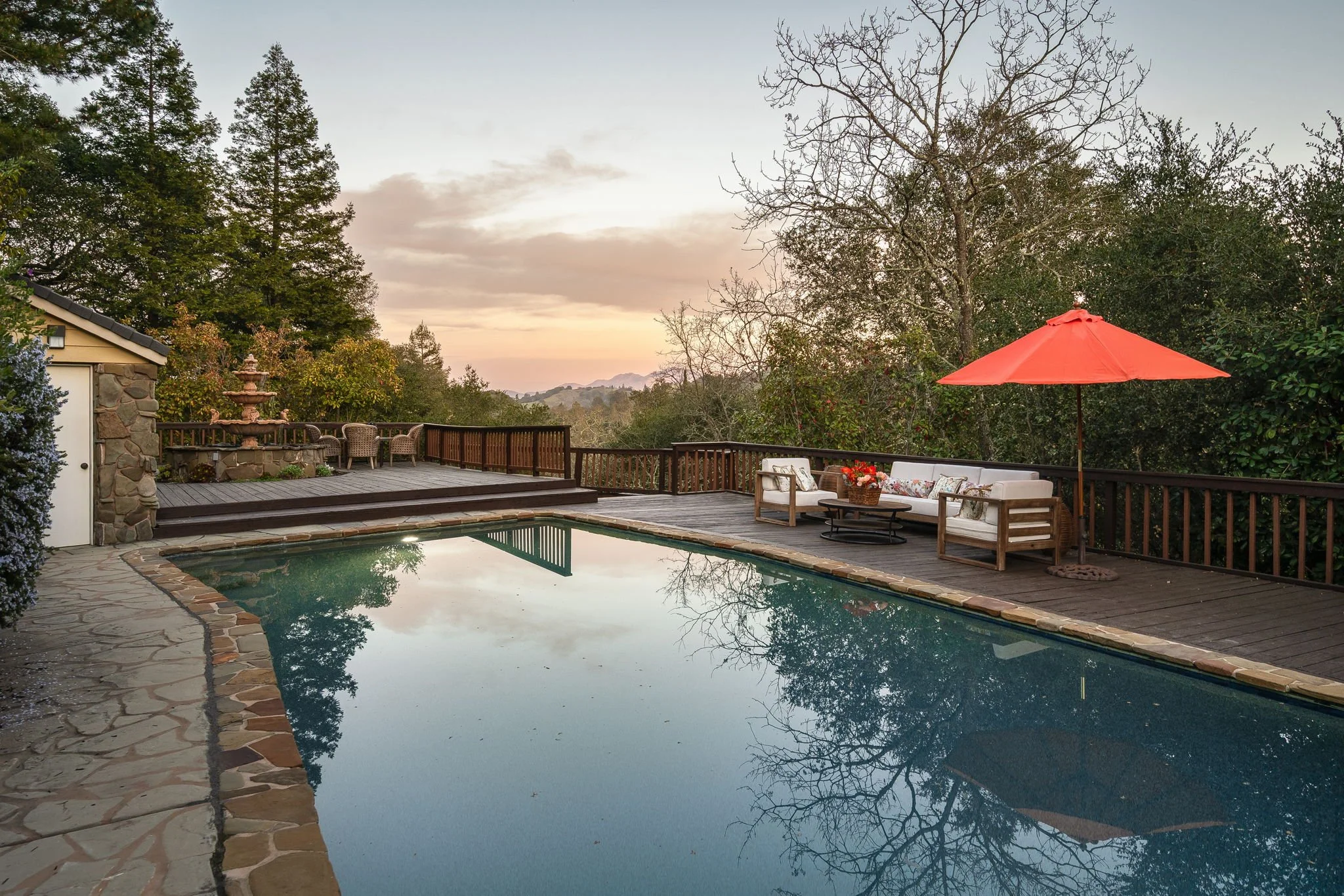 17-web-or-mls-78 Scenic Drive Twilight-17.jpg