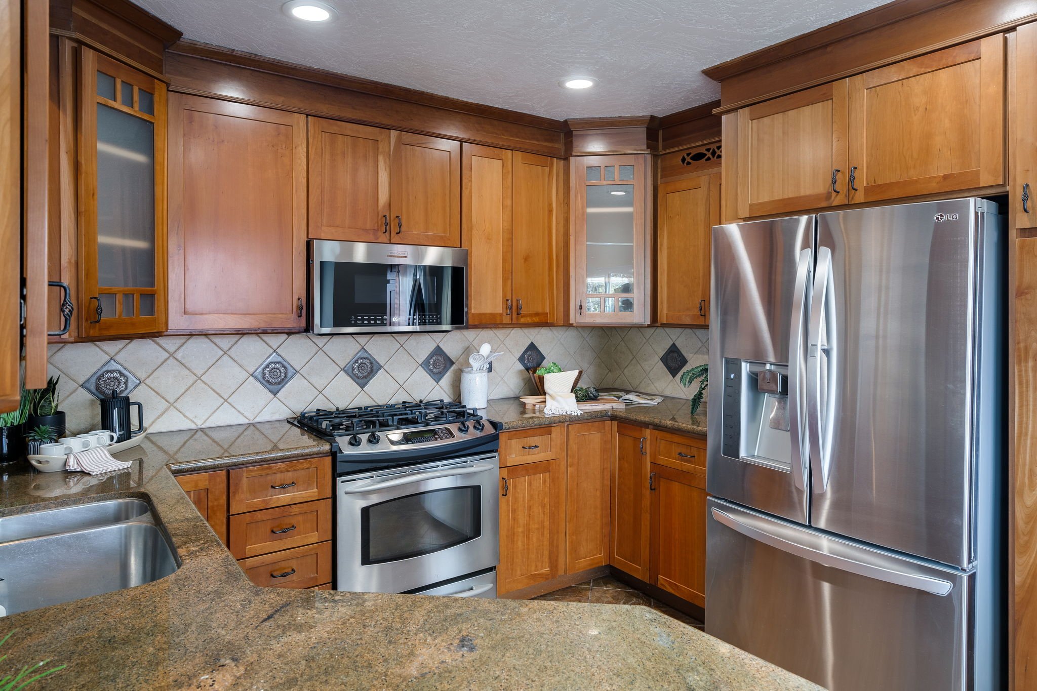 19-web-or-mls-4125 Kuhnle Ave-19.jpg