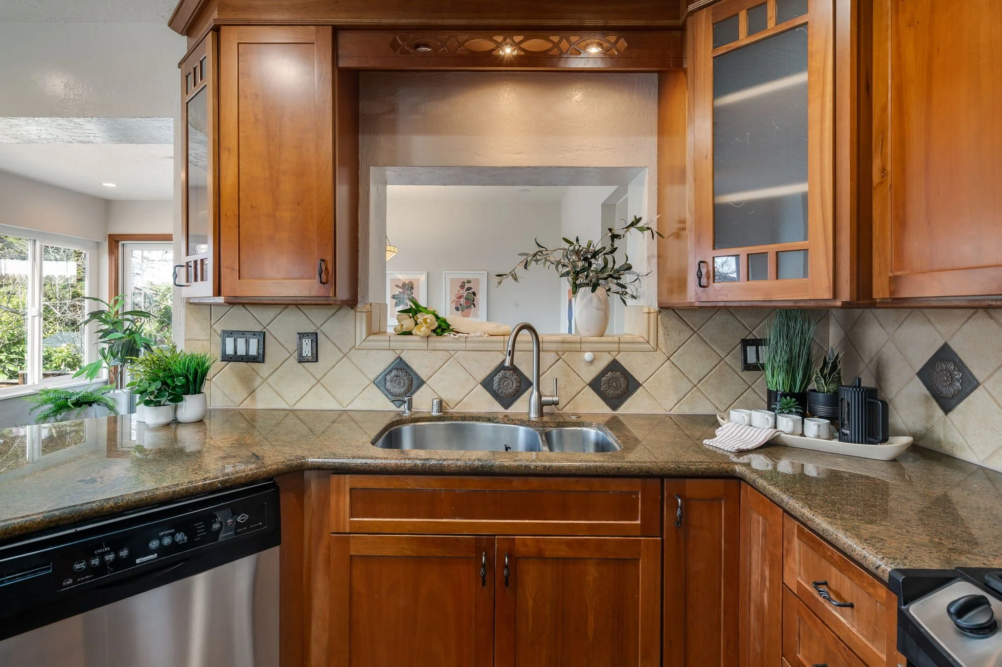 20-web-or-mls-4125 Kuhnle Ave-20.jpg