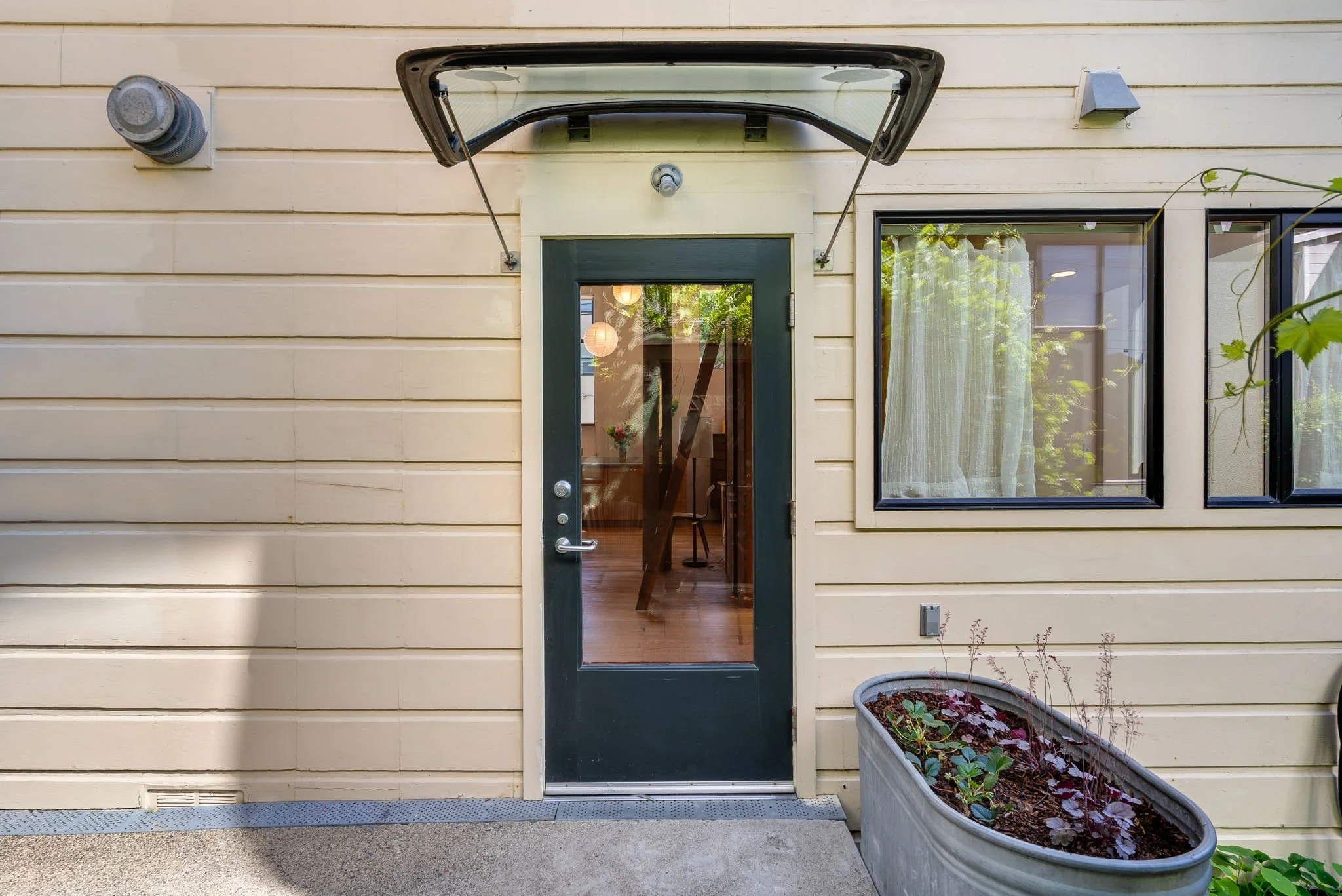 9-web-or-mls-2484 MLK Way-9.jpg