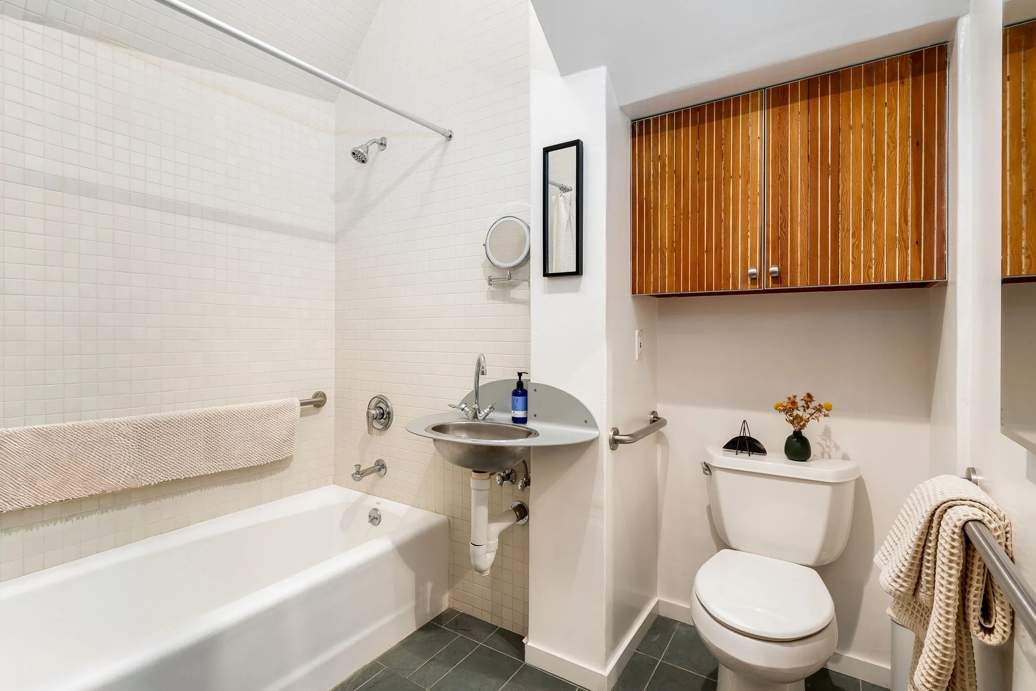 29-web-or-mls-2484 MLK Way-29.jpg