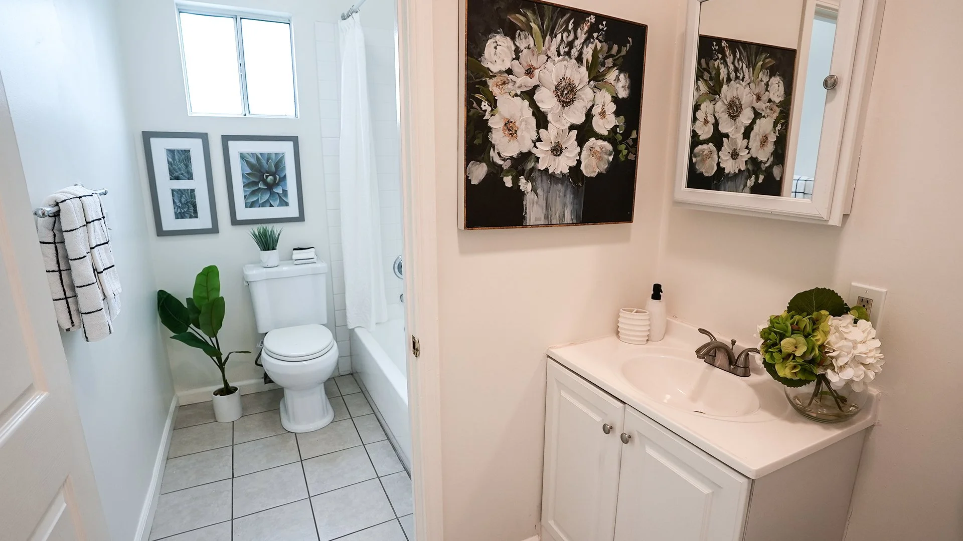 Upstairs_Bathroom2.jpg
