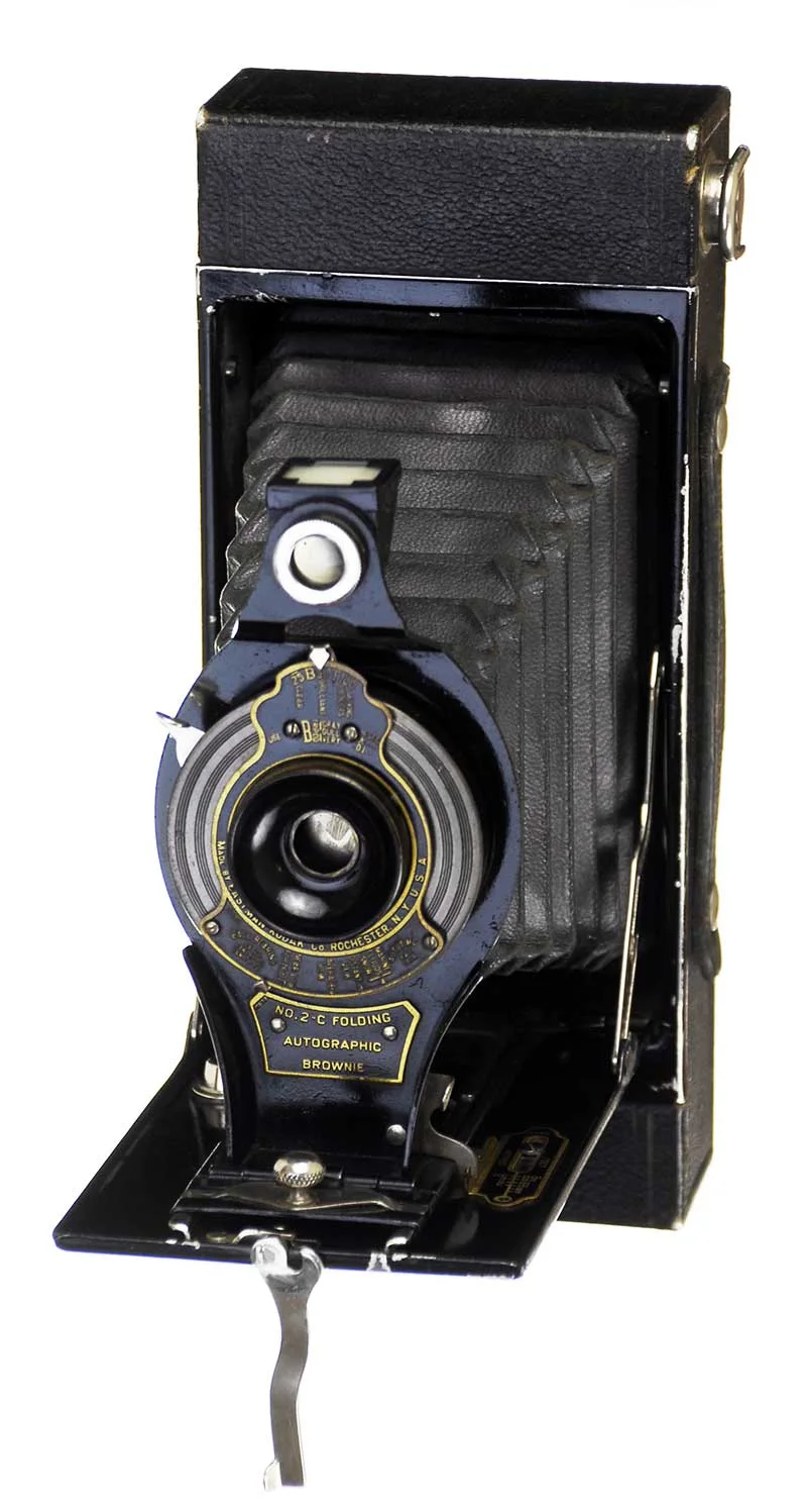 Kodak-Autographic-Brownie---1916-Square-End-800.jpg