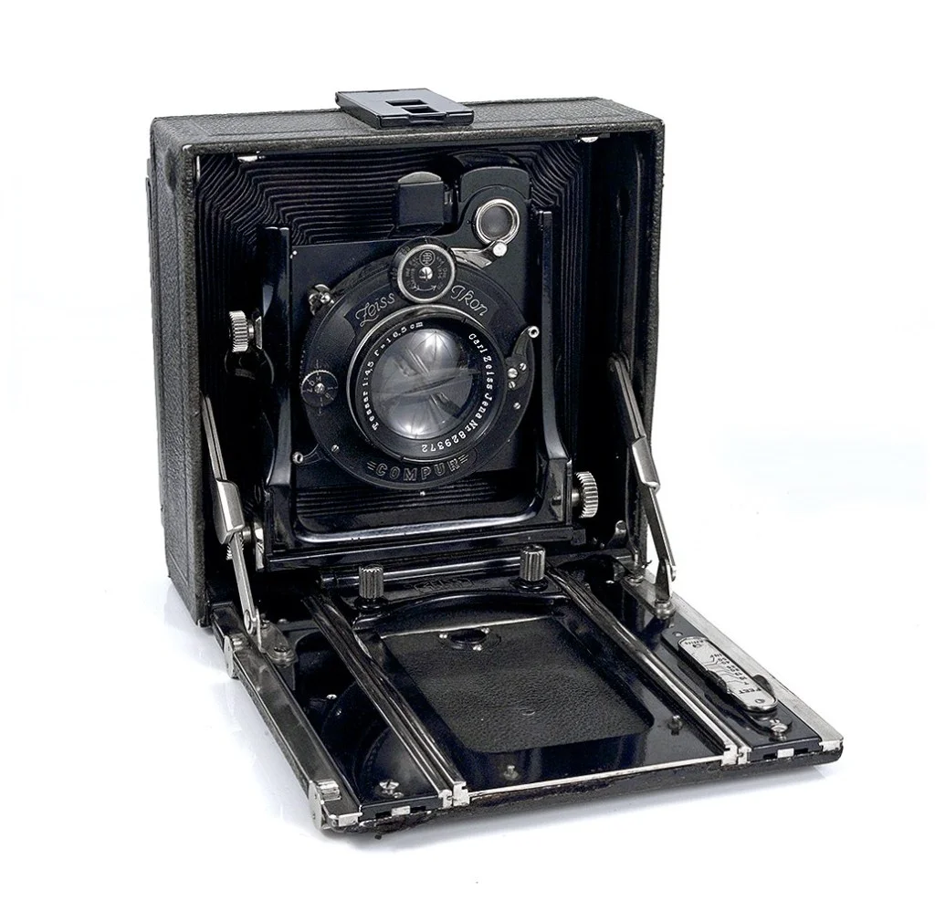 Universal Juwel collapsed into its case.