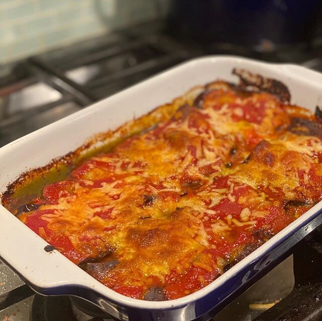 Cucina Quarantena stasera: involtini di melanzane from my friend Alfredo Vitale in Naples. We did a virtual cooking class over on my Facebook page, and we will do it again! Join in on the cooking fun  every Tuesday, Thursday, and Saturday!
#cooking #