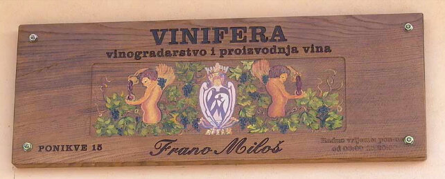 Milos winery sign_Peljesac.jpg