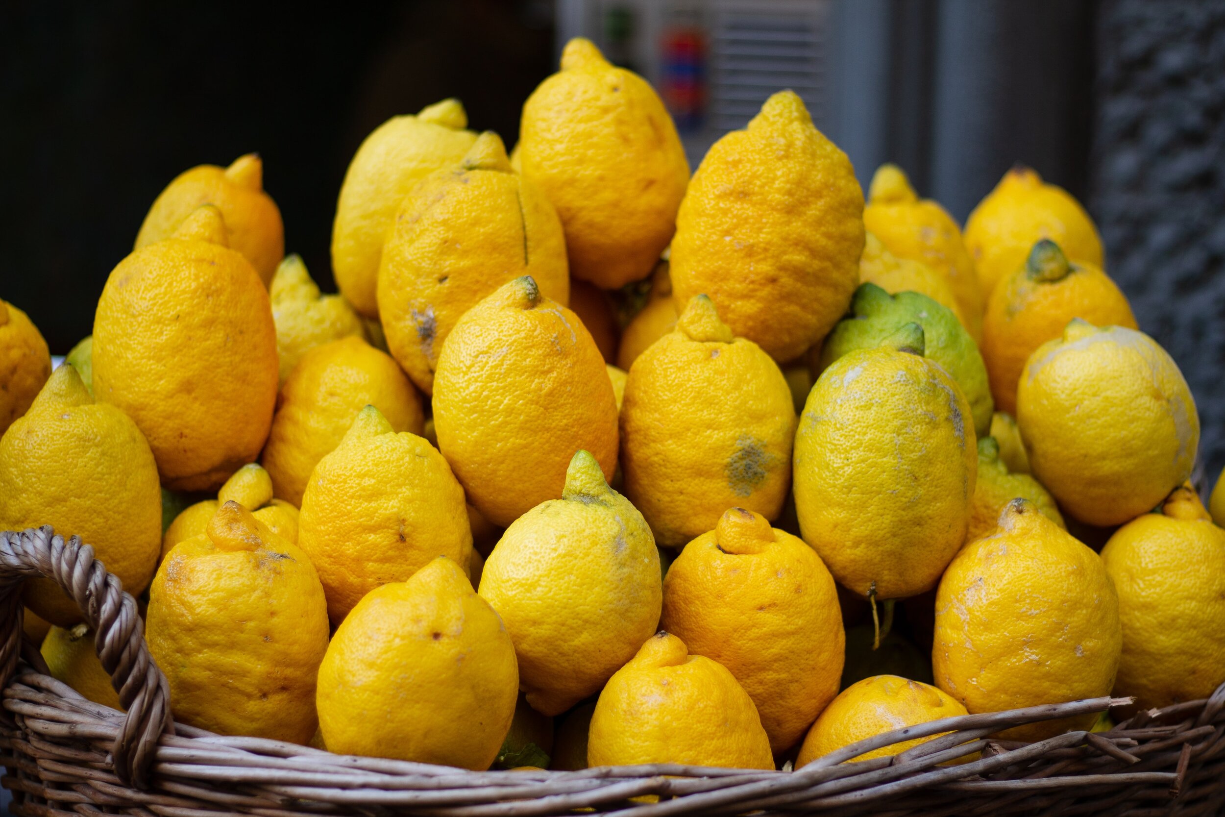 Naples lemons Cenk Batuhan Özaltun Unsplash.jpeg