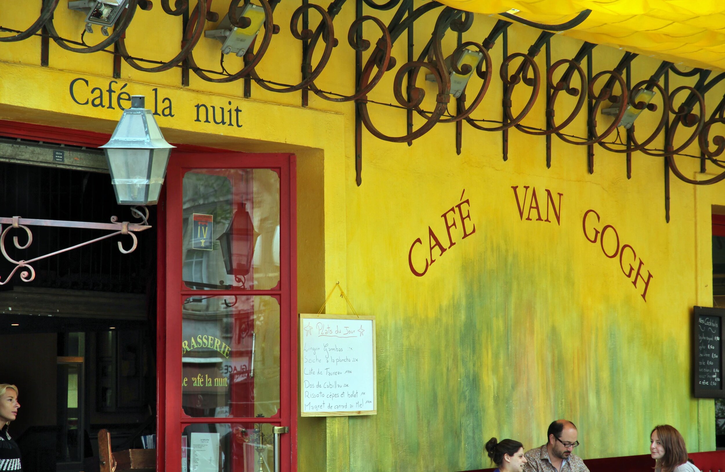 Frank Eiffert Cafe van Gogh, Arles, Provence Unsplash.jpg