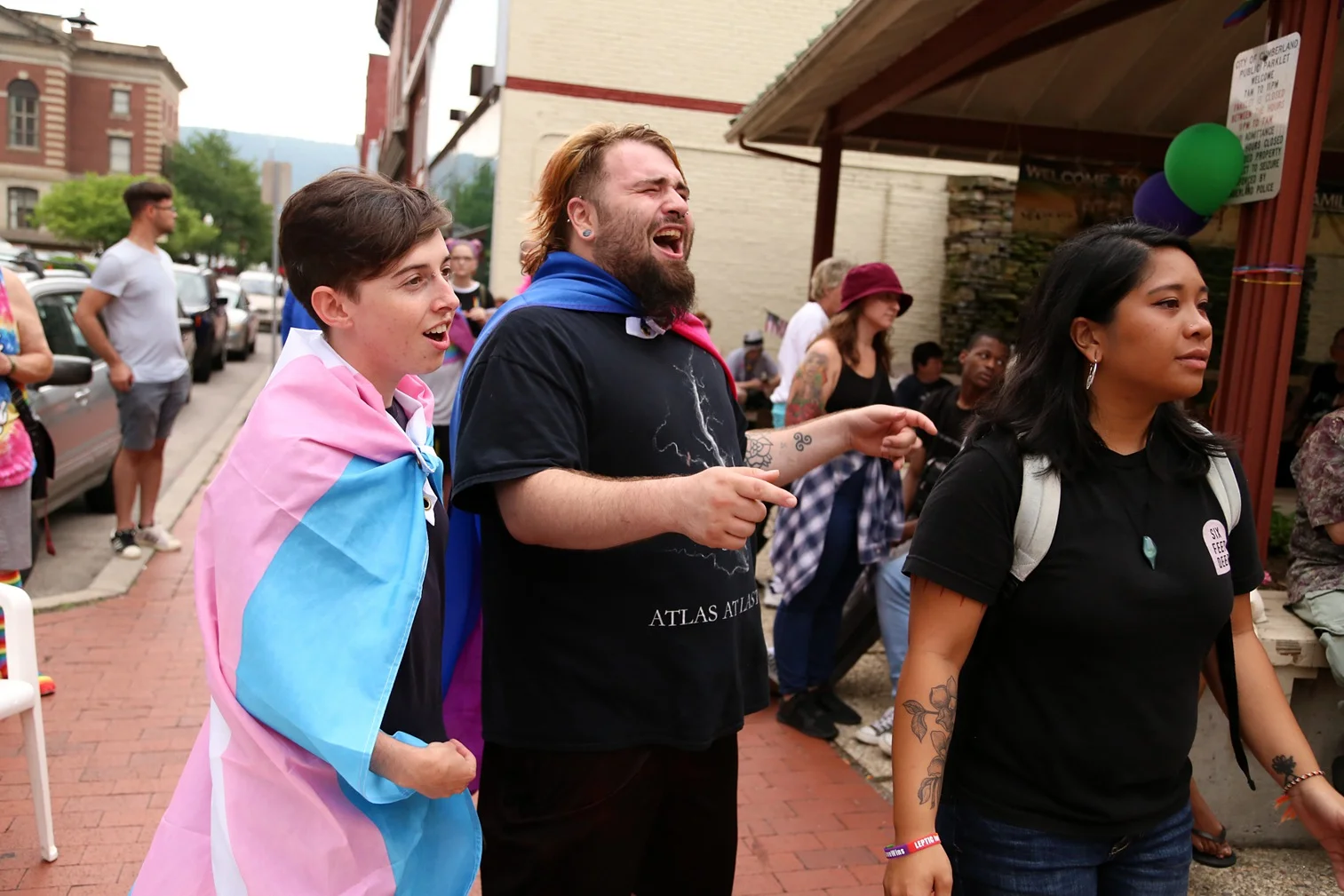 Pride2018_448_family peek.jpg