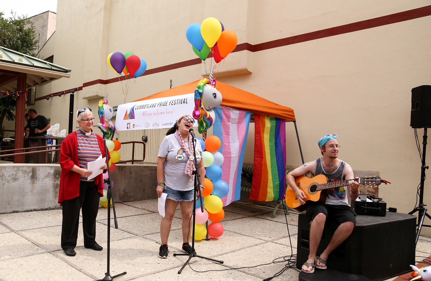 Pride2018_017_family peek.jpg