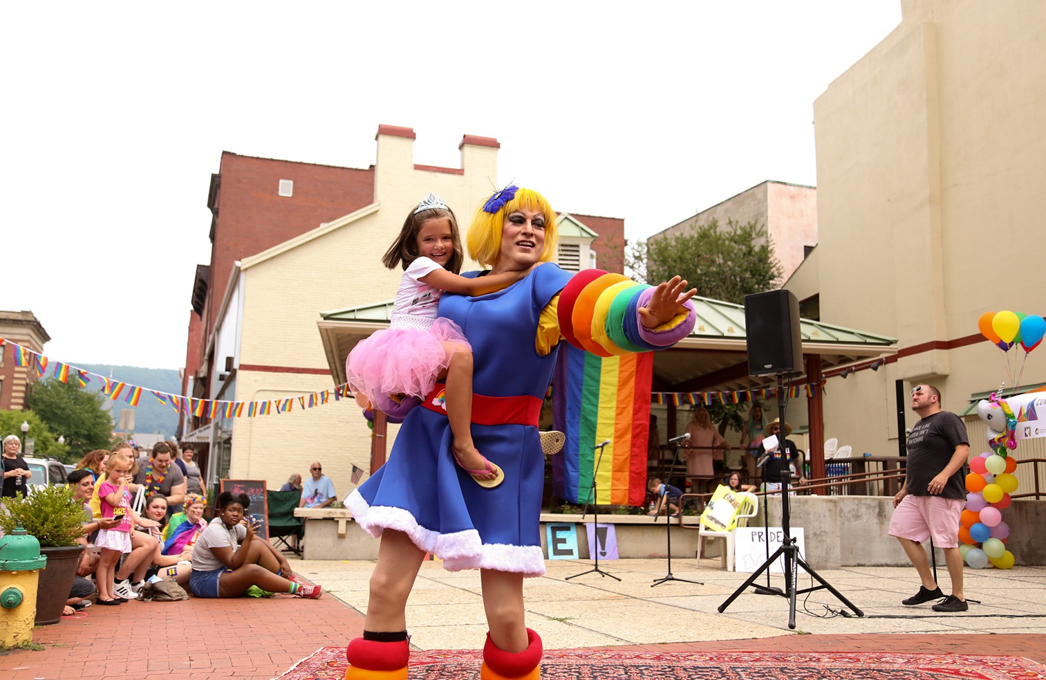 Pride2018_062_family peek.jpg