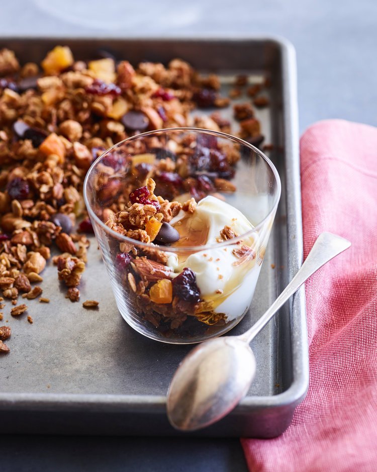 030617_WGCCB_CHOCOLATE_COCONUT_GRANOLA_01_f.jpg