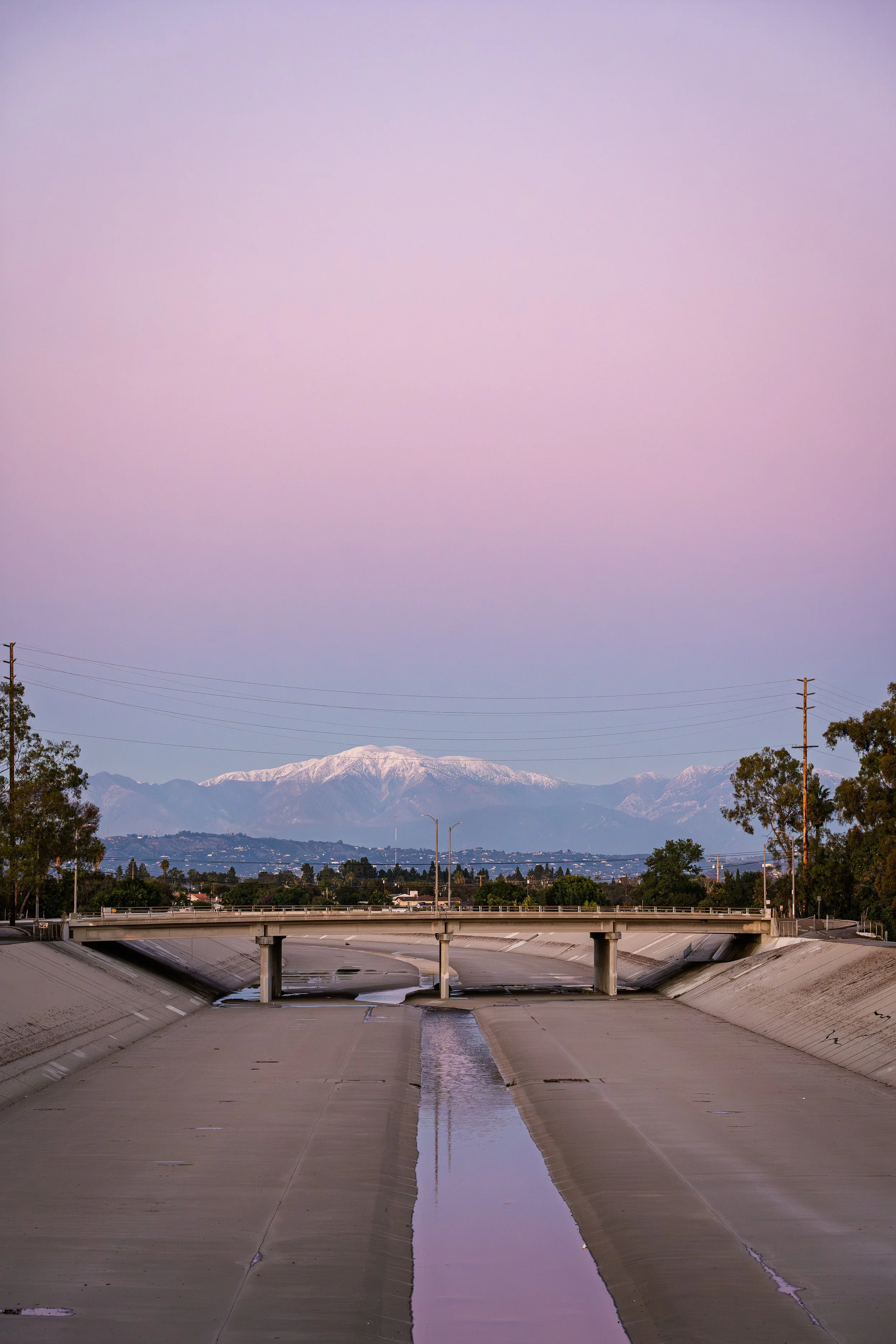 San Gabriel Mountains vistas desde Coyote Creek, Hawaiian Gardens, CA