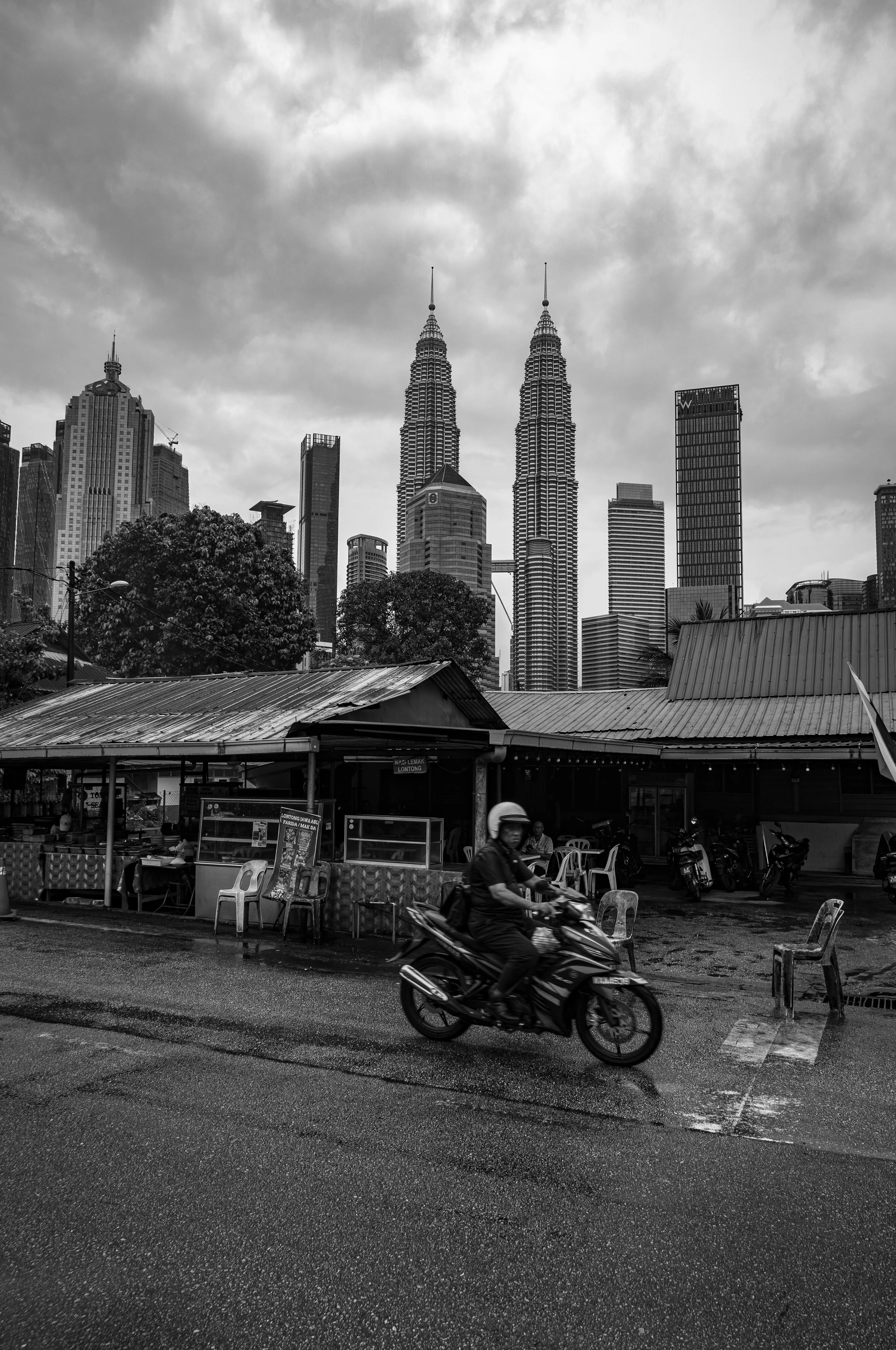 Las Torres Petronas vistas desde el barrio Kampung Baru