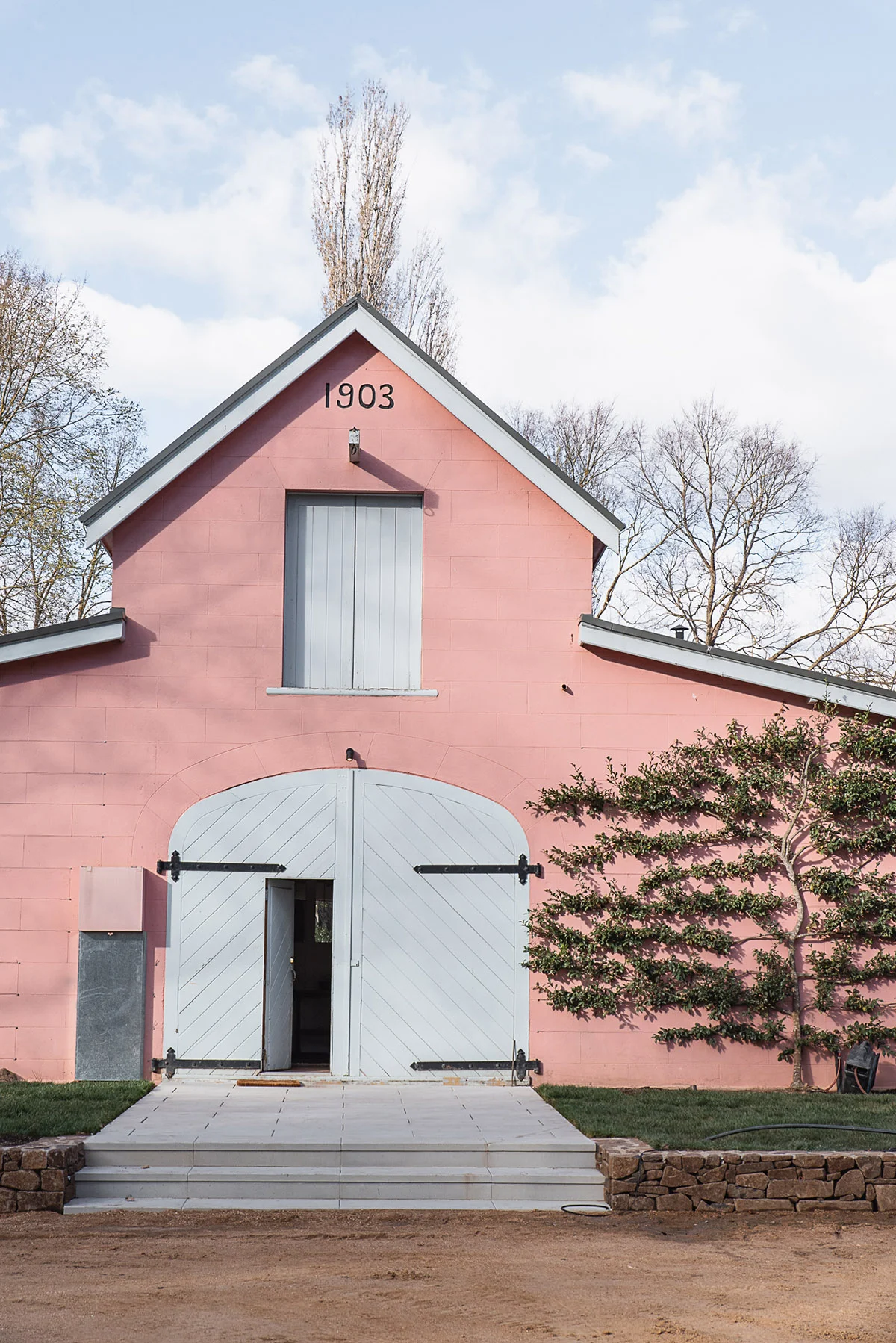 Discover Luxurious Mona Farm