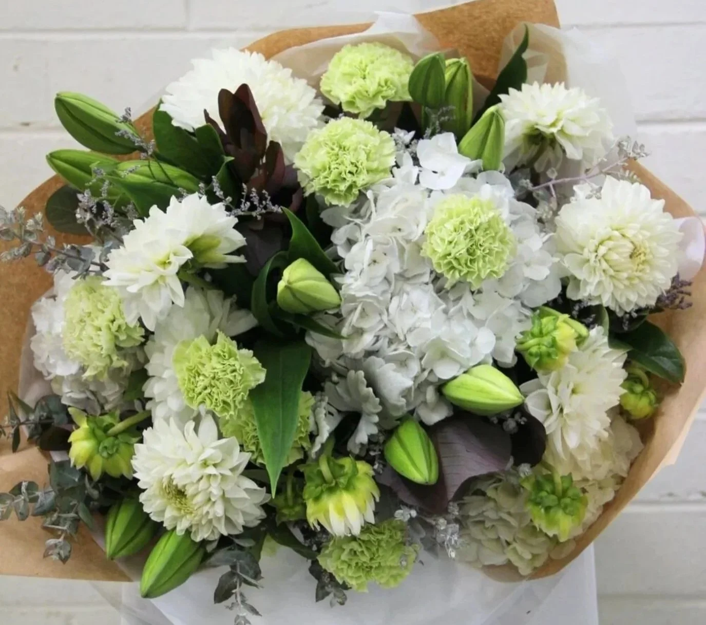 white-flowers-bouquet-premium.jpg